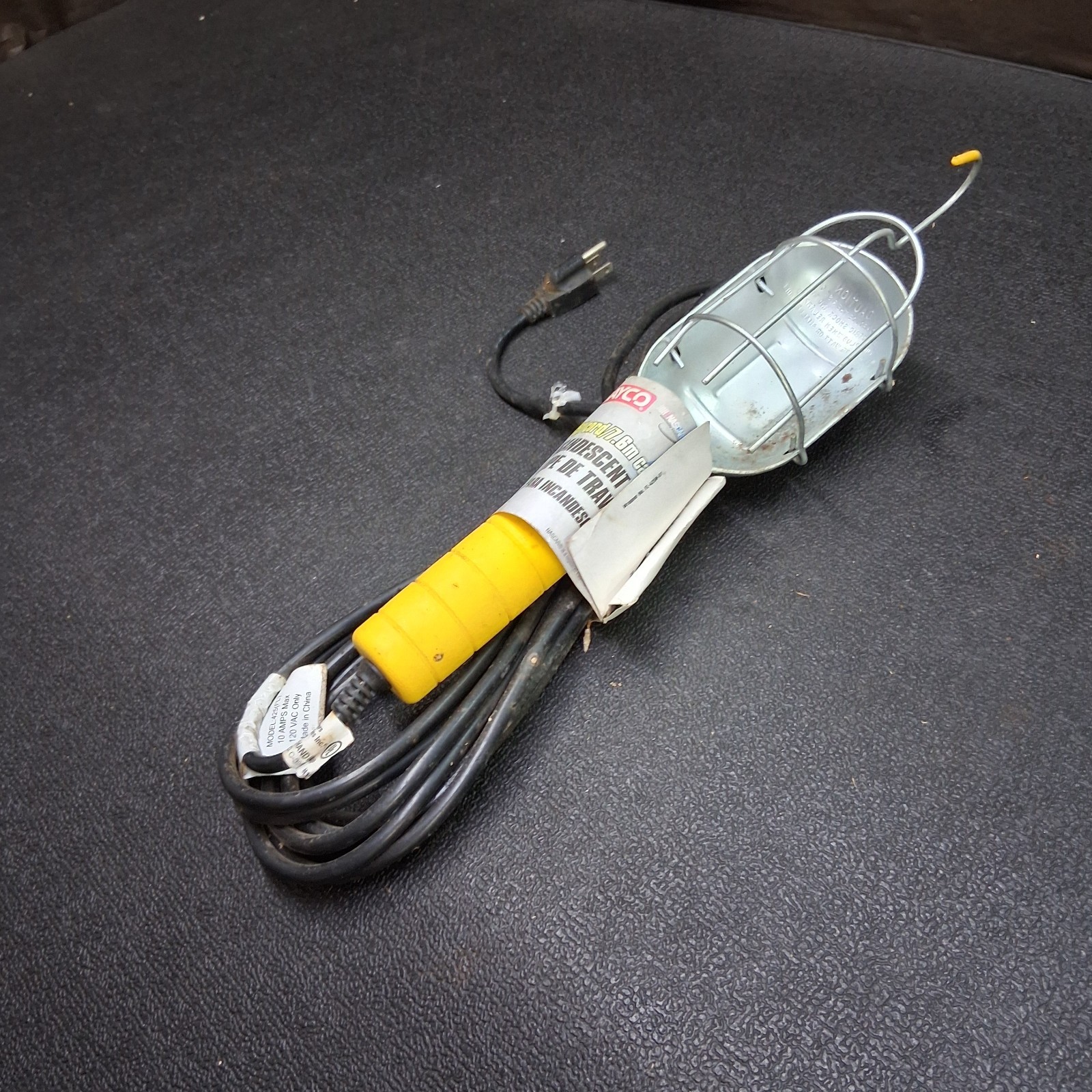 25' Bayco Model FL-425 Yellow 120vac Extension Drop Work Light
