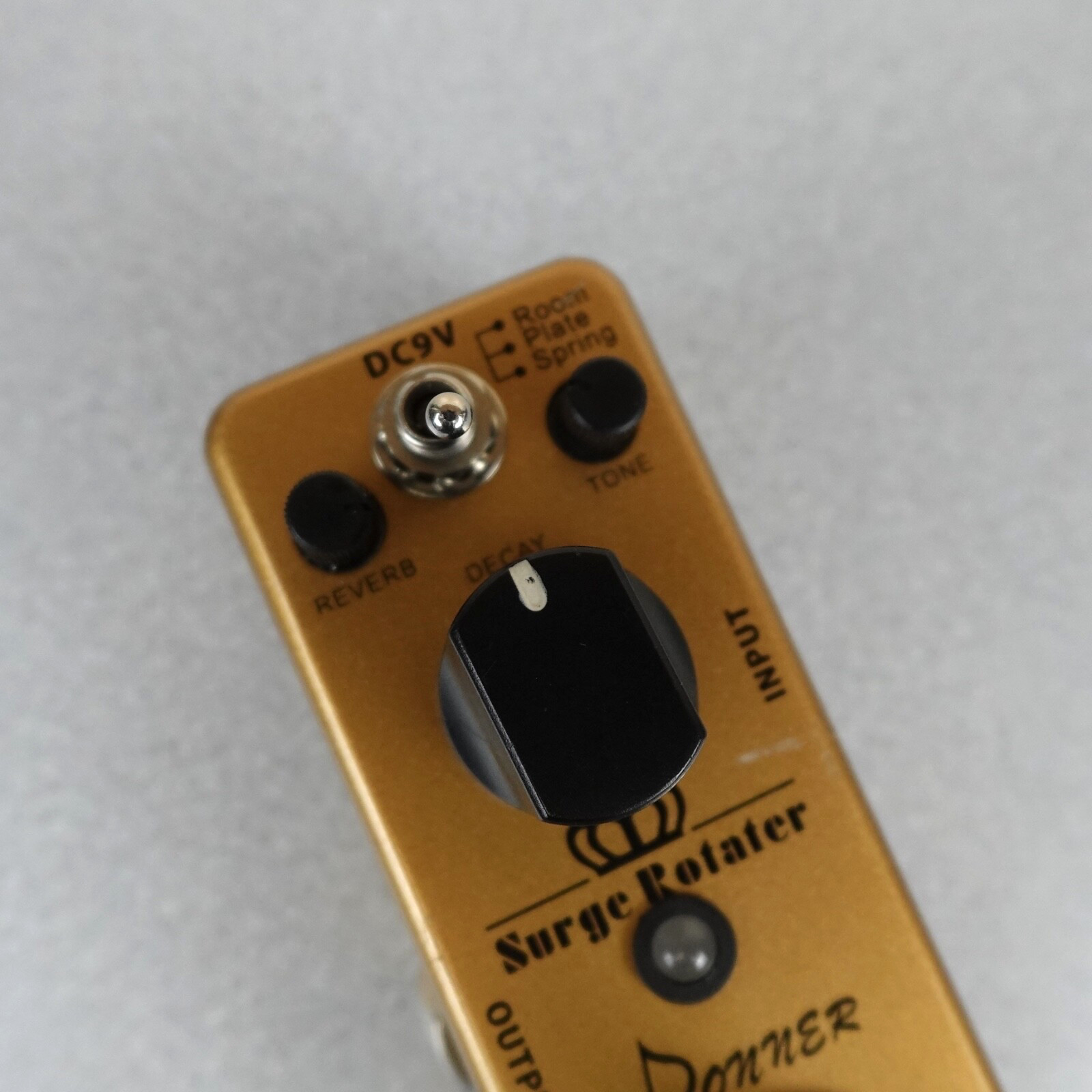 Donner Surge Rotator Reverb FX Pedal Gold Untested