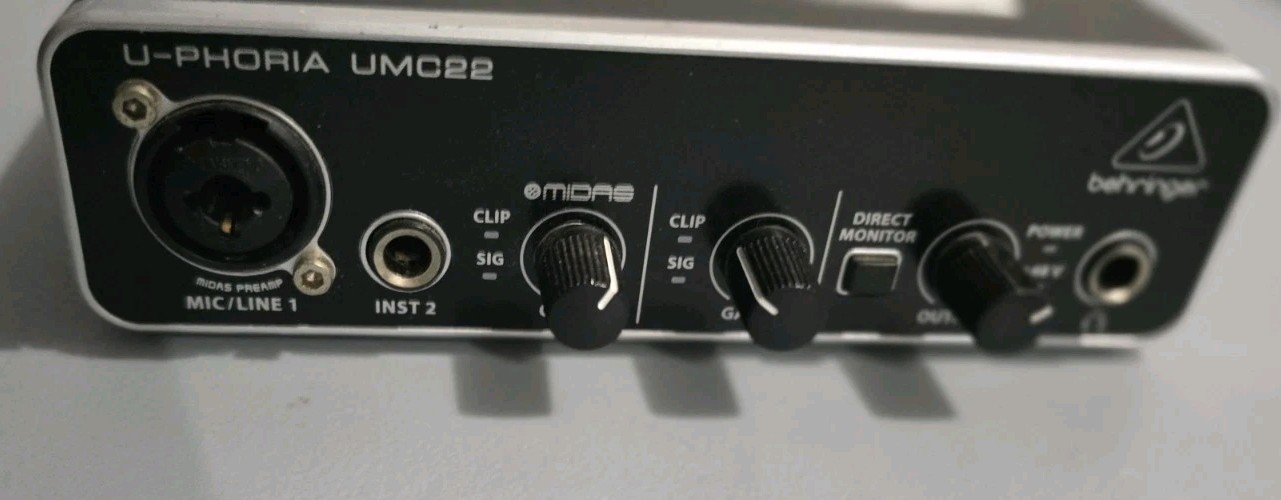 Behringer U-PHORIA UMC22 USB Audio Interface Bundle UNTESTED