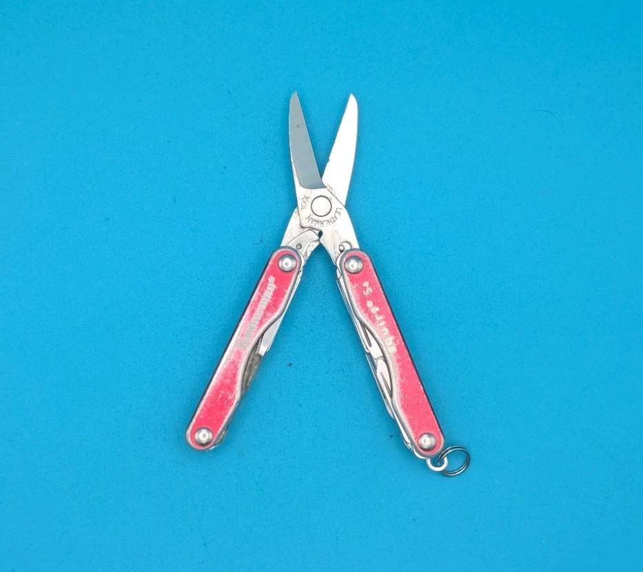 Leatherman Squirt S4 Multi-Tool, Key Ring, Retired, RED! USED/FAIR