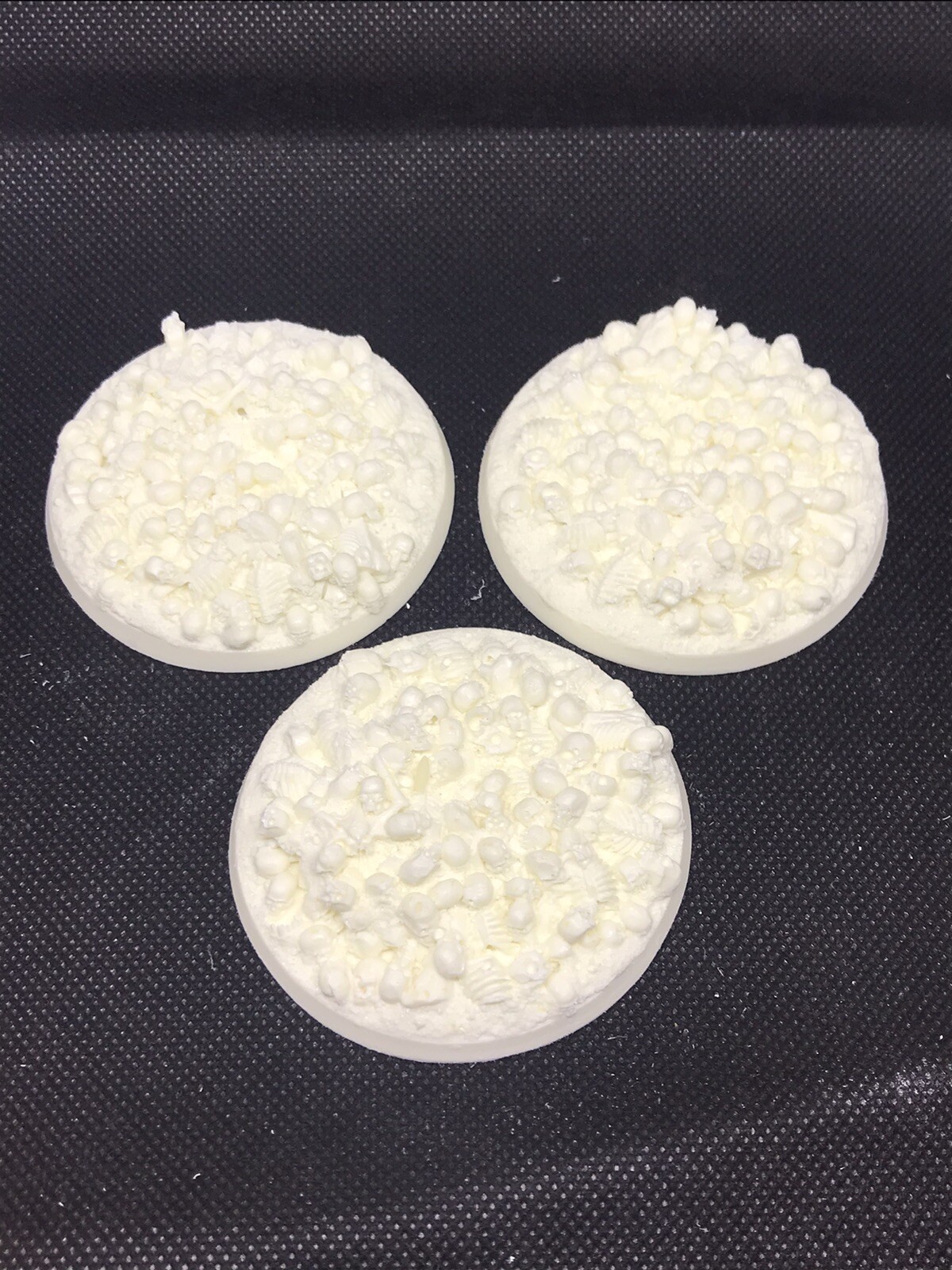 Warhammer Age of Sigmar 40K Custom Bone Field Skulls Three (3) 60mm round bases