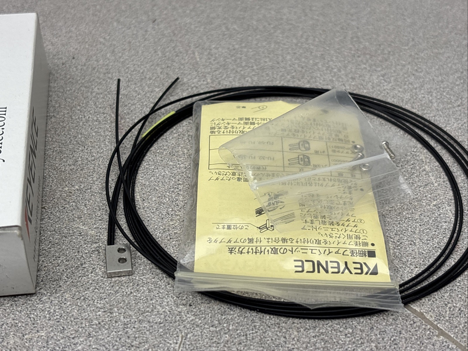 NEW Keyence FU-47TZ Fiber Optic Sensor Switch FU47TZ Cable