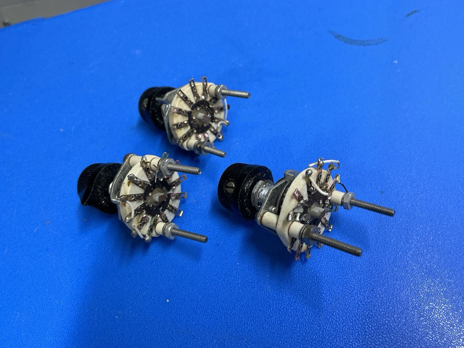 3 Vintage P-503 Ceramic rotary switch - USA - with Knobs