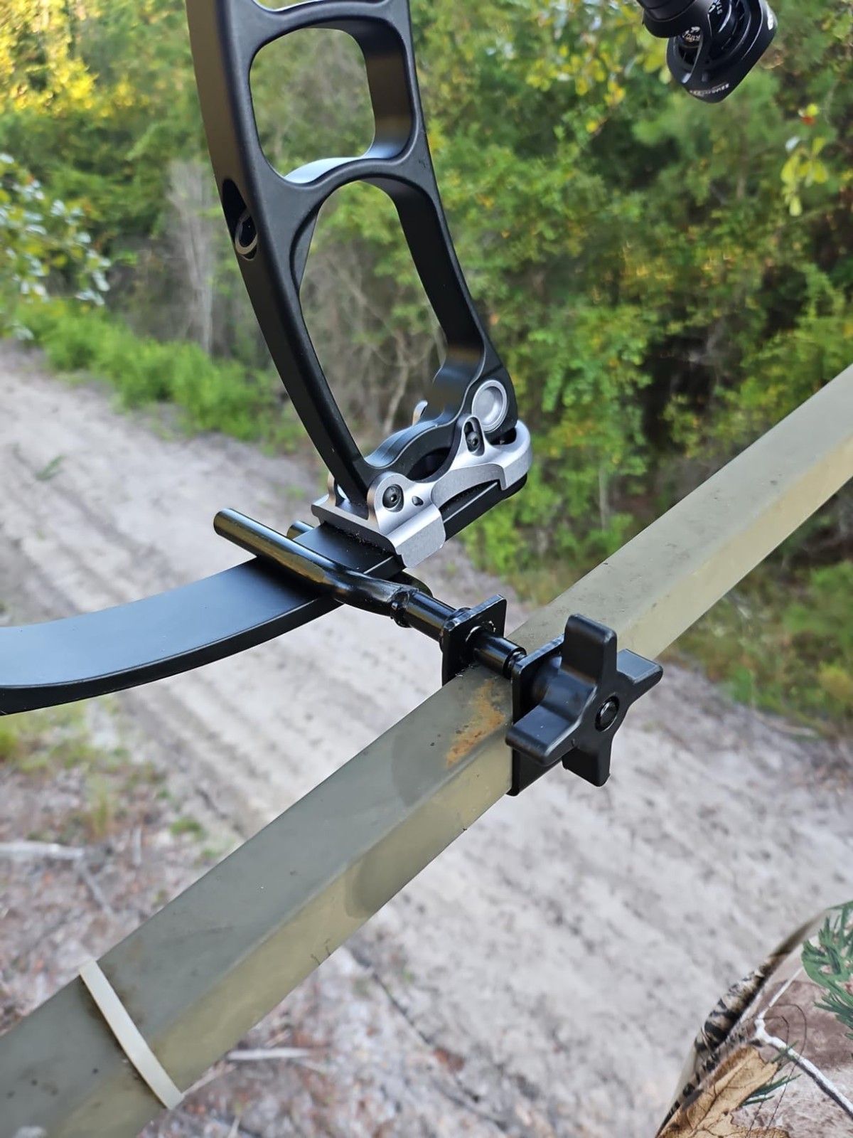 Treestands Universal Bow Holder Easy Installation Adjustable Black