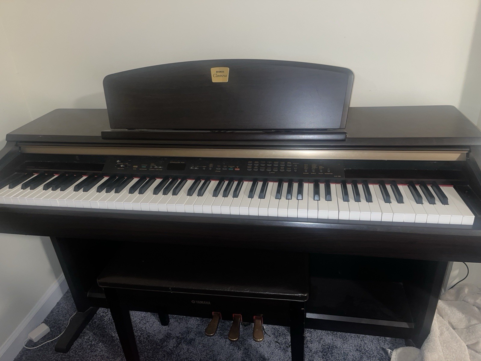 Yamaha Clavinova CLP-130 Electric Piano with some keys broken