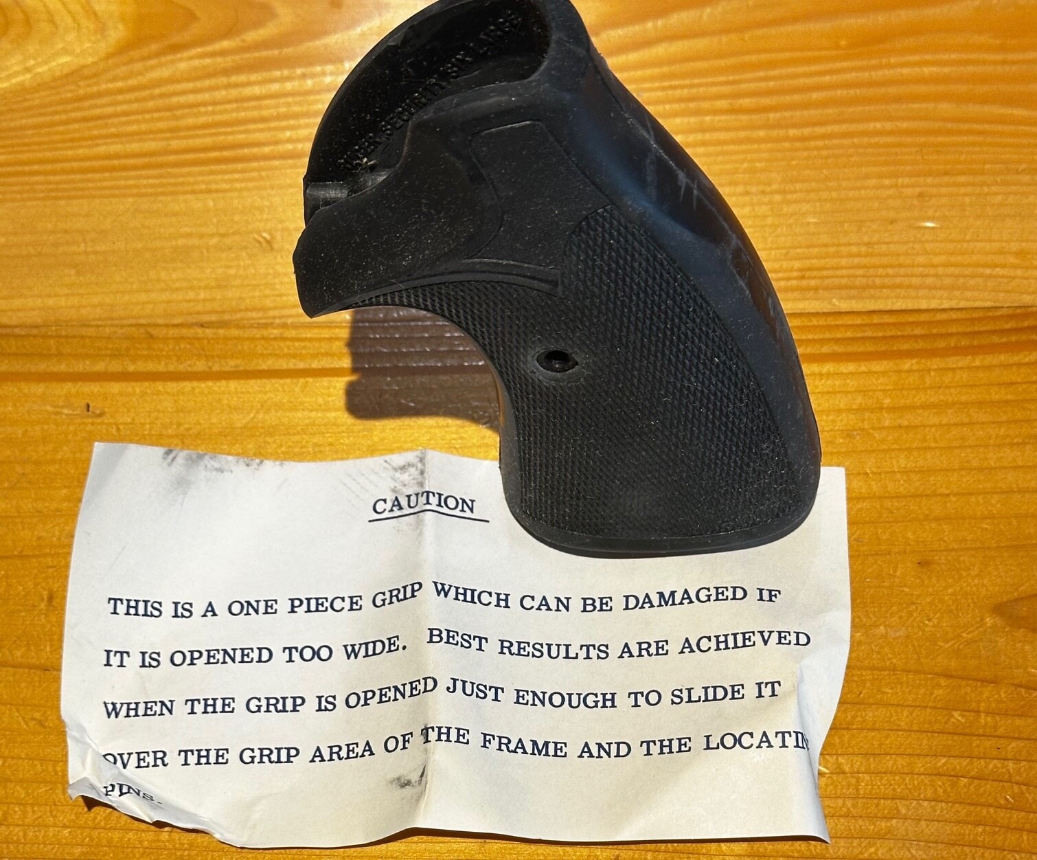 RS6-L Pachmayr Presentation Rubber Grip