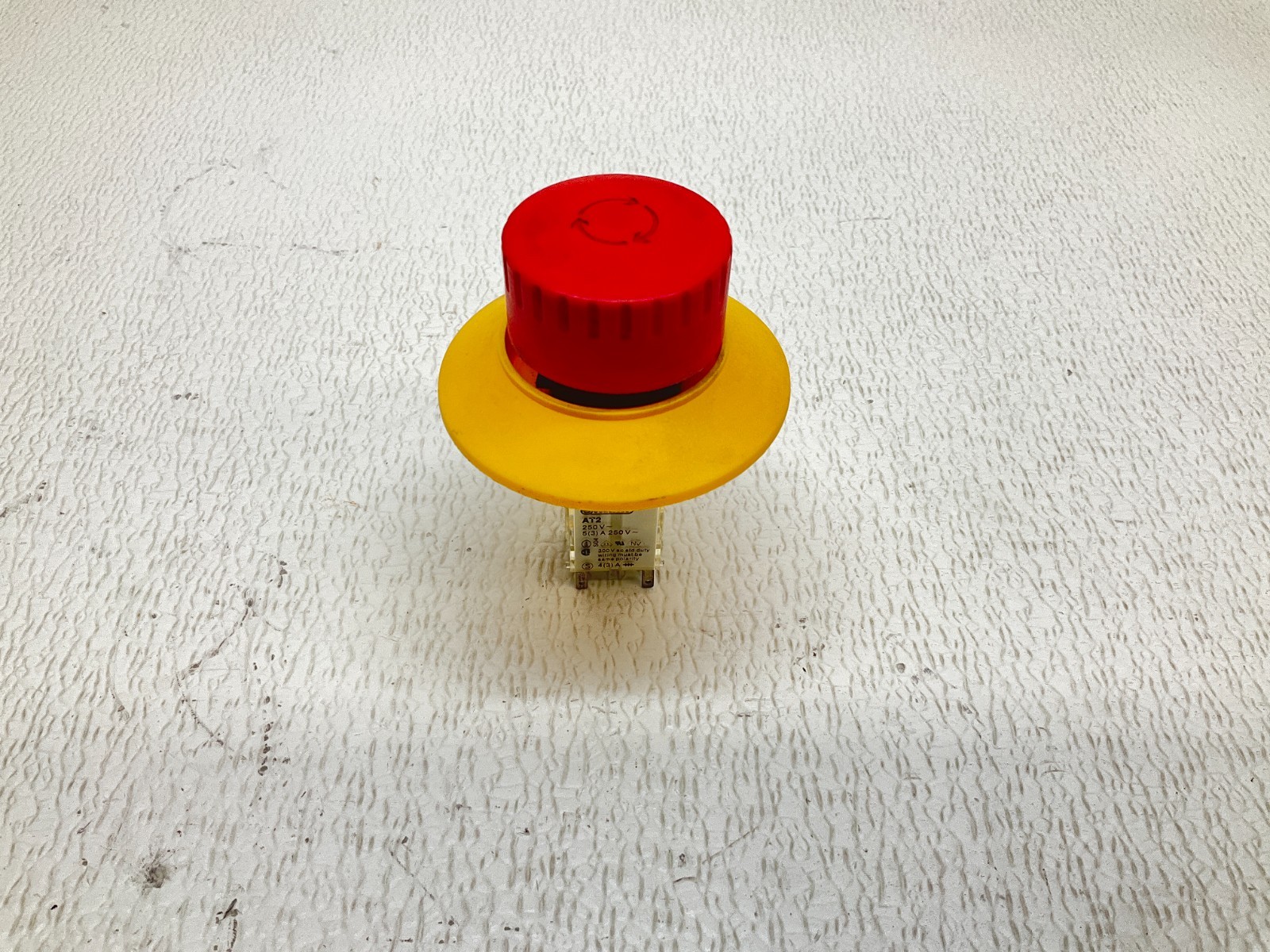 Schlegel AT2 Red Push Twist Button 250 V (TB)