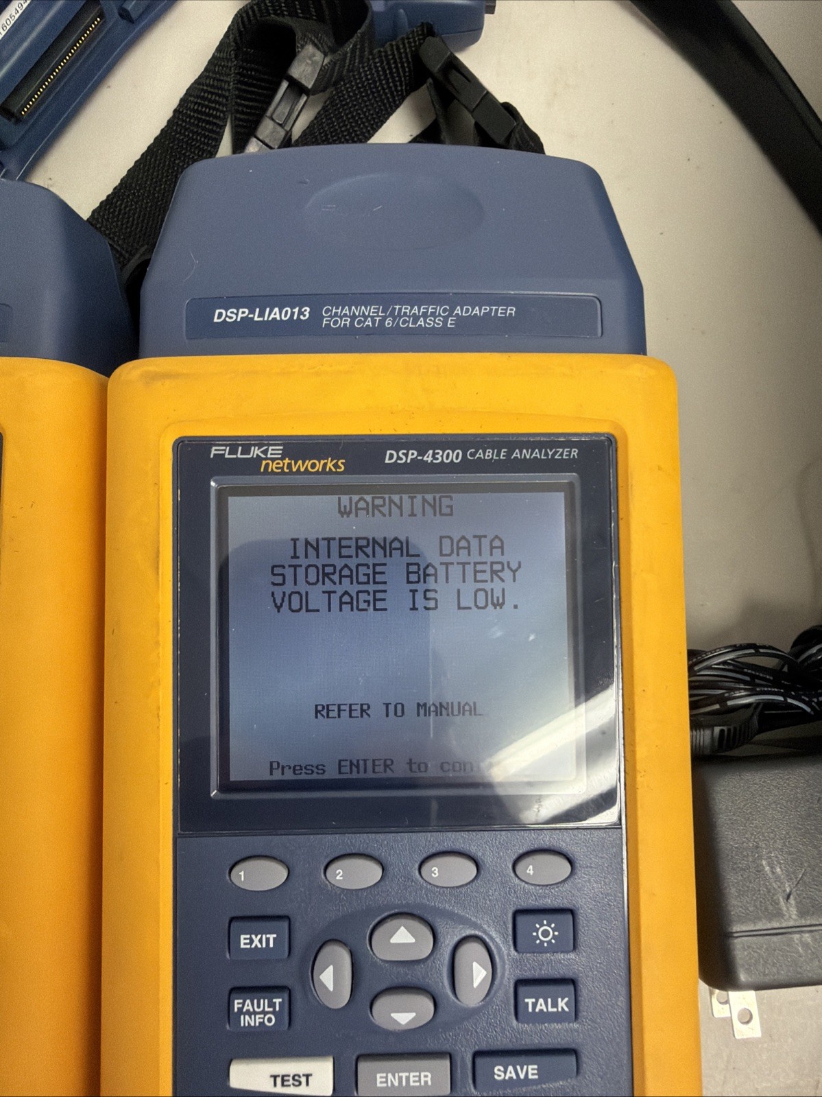 Fluke Networks DSP-4300 Cat6 Singlemode, Multimode Fiber Cable Tester DSP4300