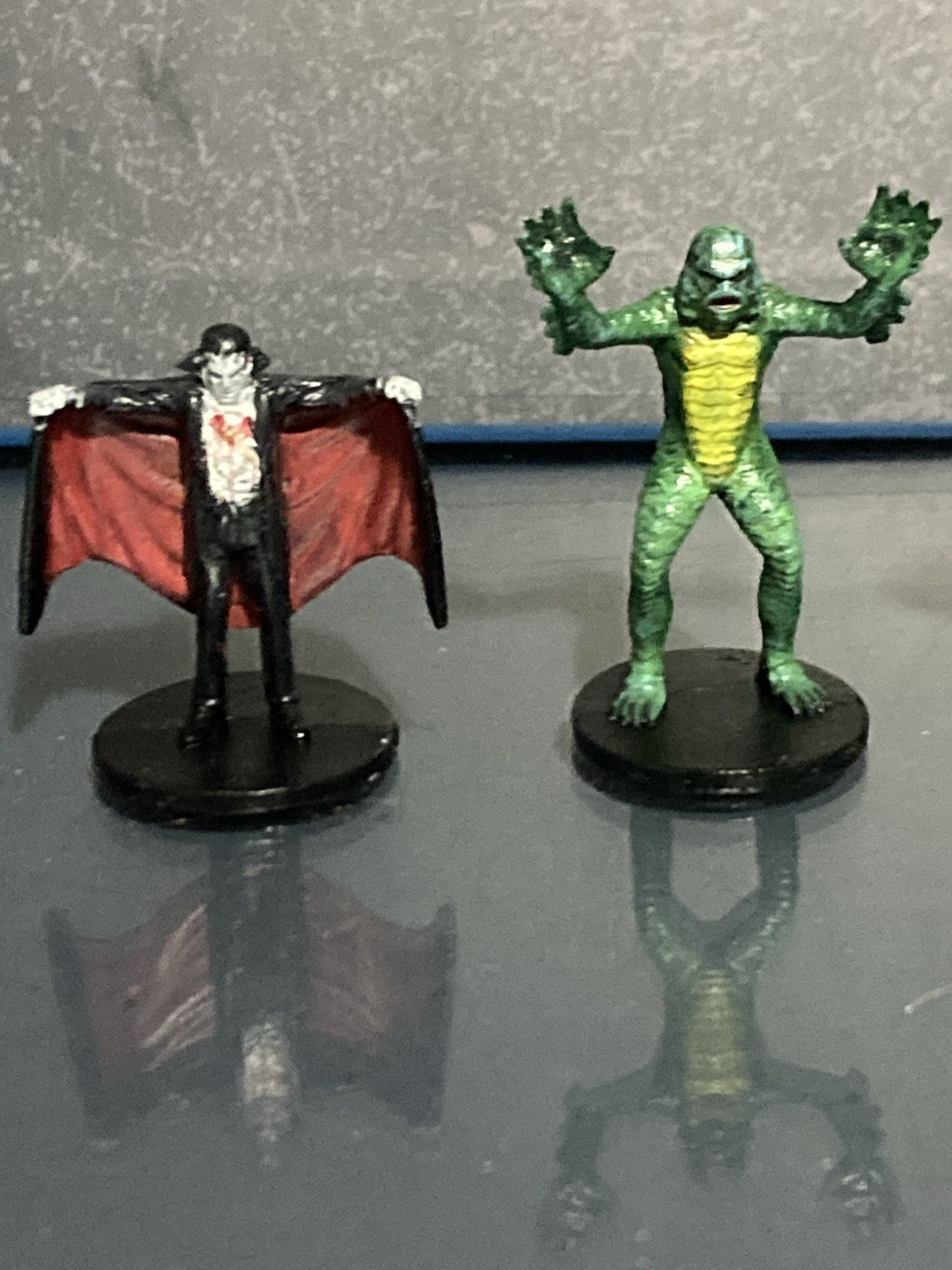 Horrified Universal Monsters- Painted Miniatures 28mm Dracula Frankenstein Wolf￼
