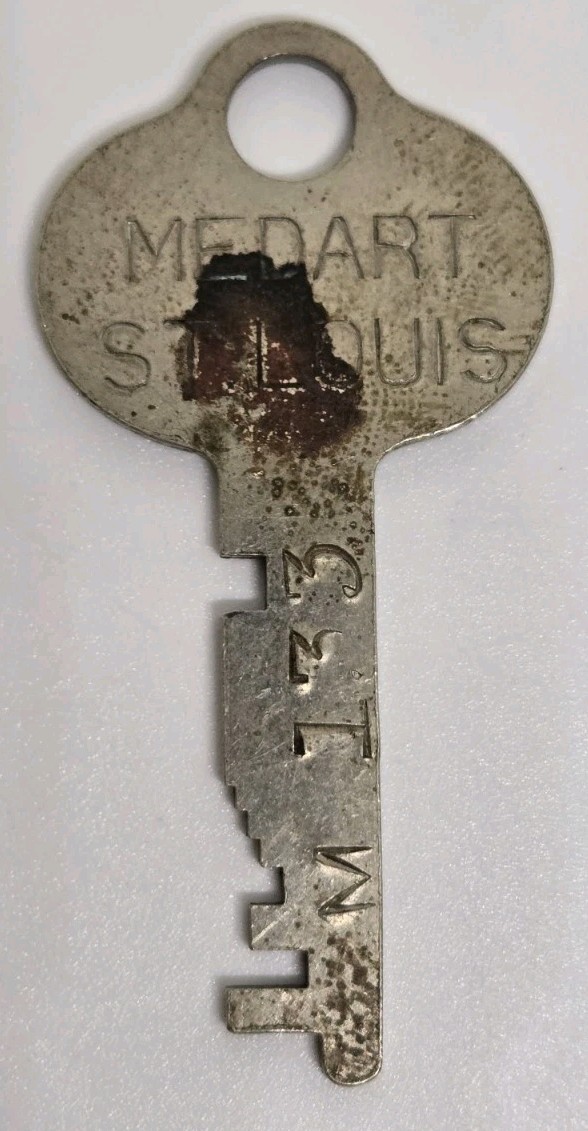 VINTAGE MED ART ST. LOUIS KEY