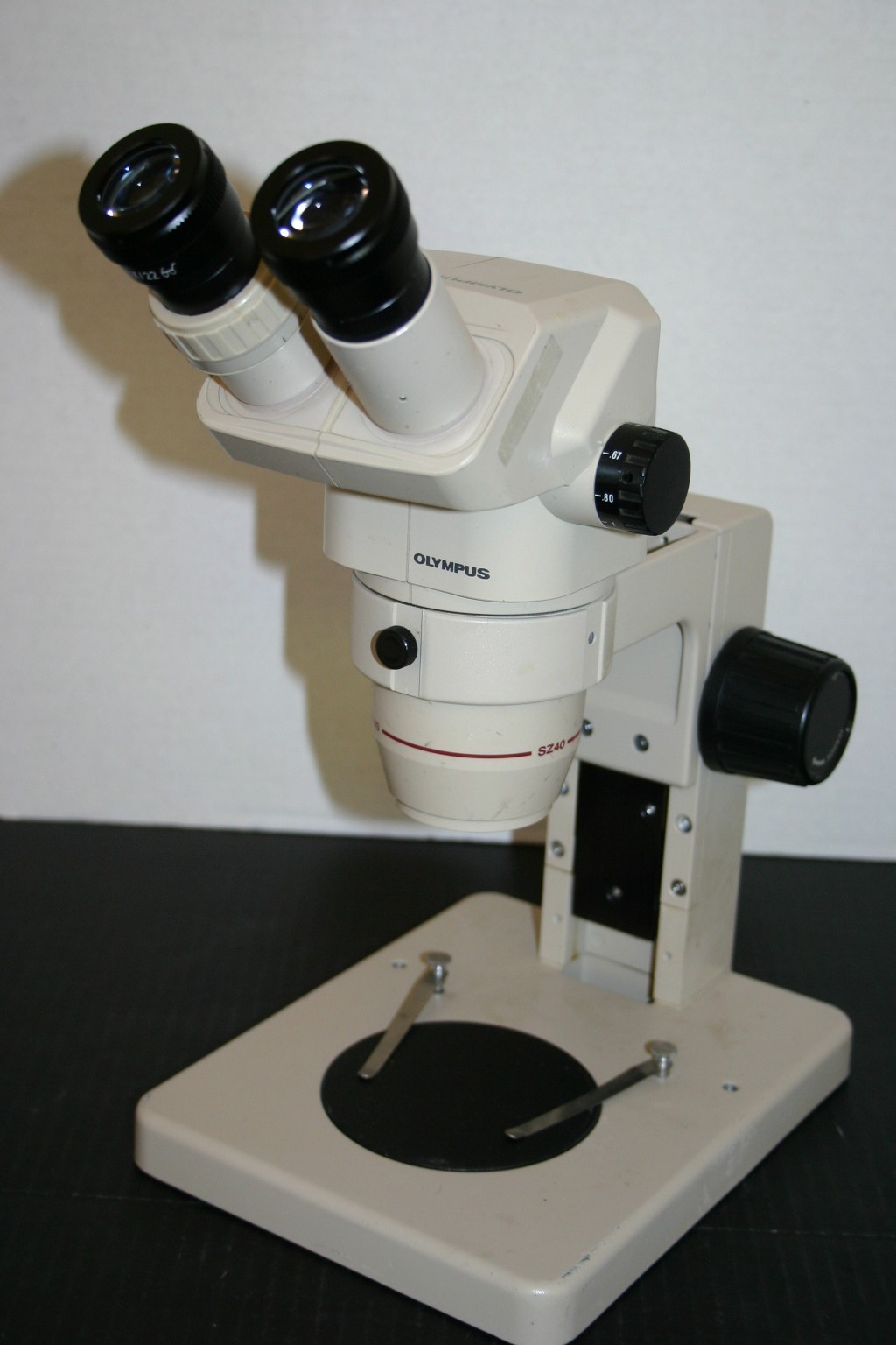 Nice Olympus SZ-4045 Stereozoom Microscope 7-40X on Matching Olympus Desktop