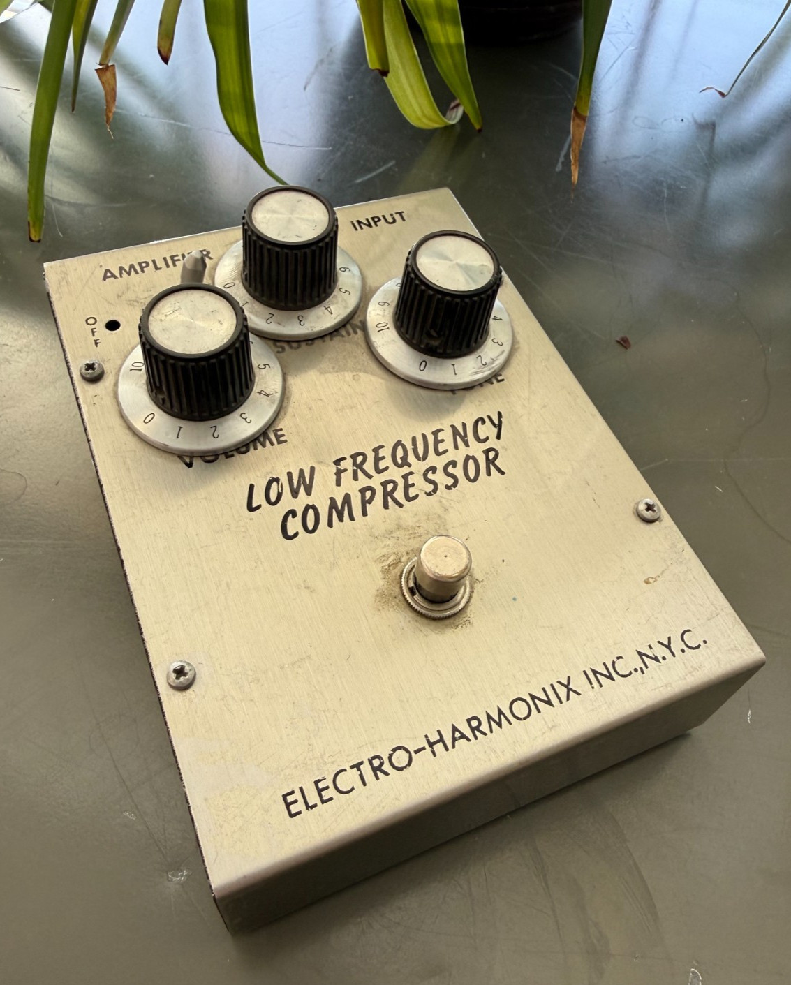VINTAGE Low Frequency Compressor Effect Pedal  ELECTRO-HARMONIX modified read