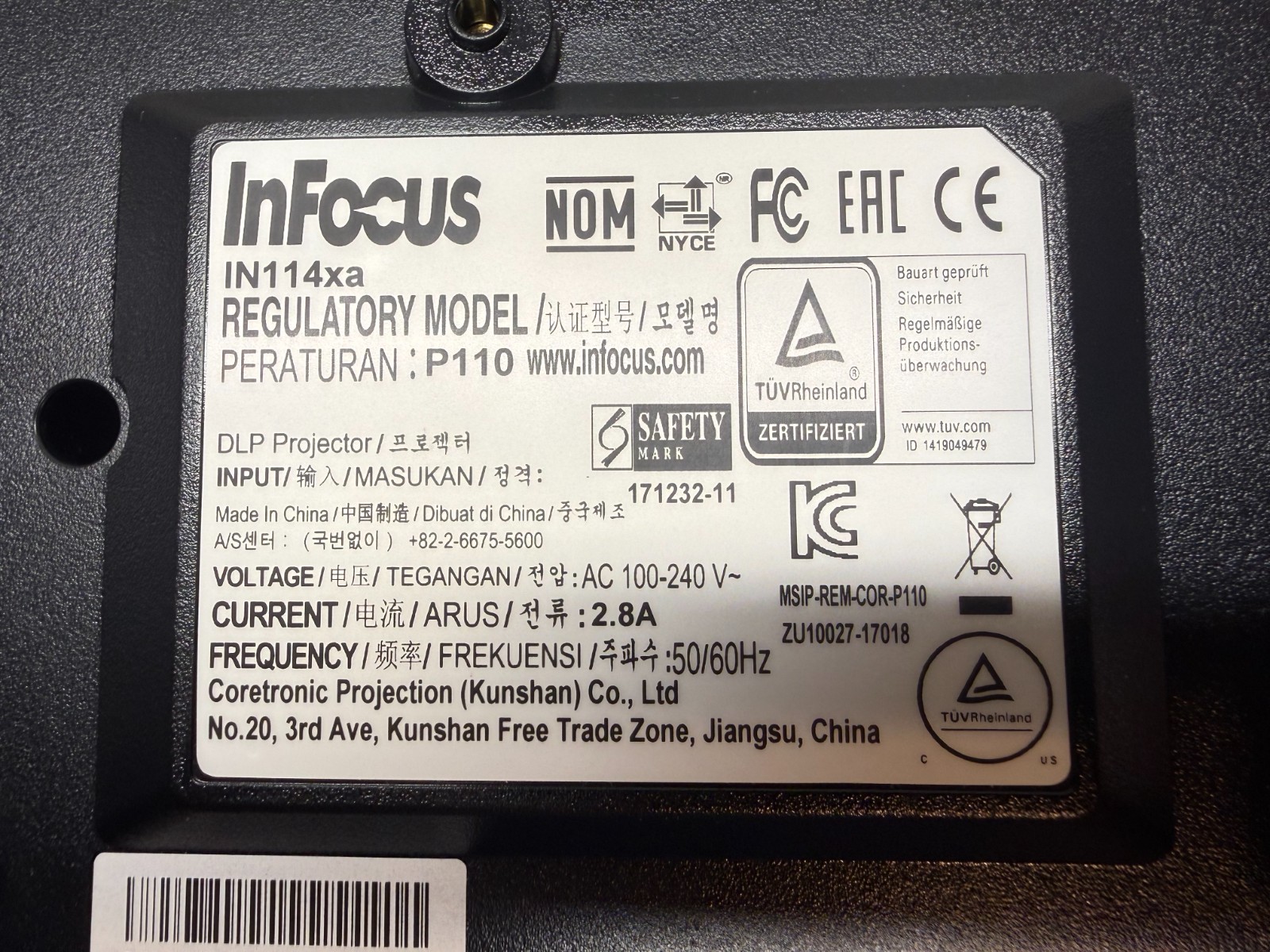 InFocus IN114xa DLP Projector - ONLY 25 LAMP HOURS!