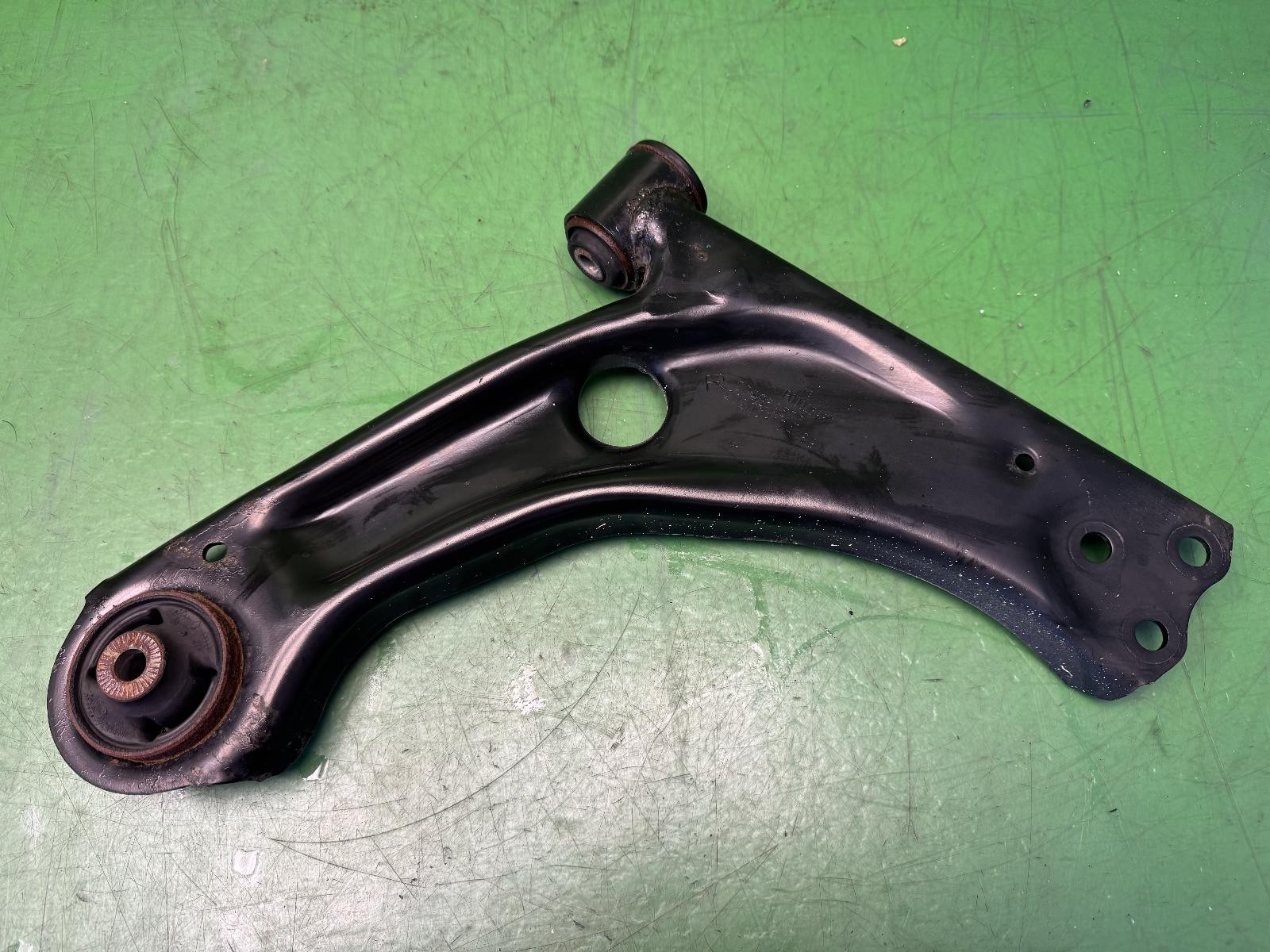 SAIC E-Deliver 3 Base SL EV MAXUS Right Front Lower Arm 2021