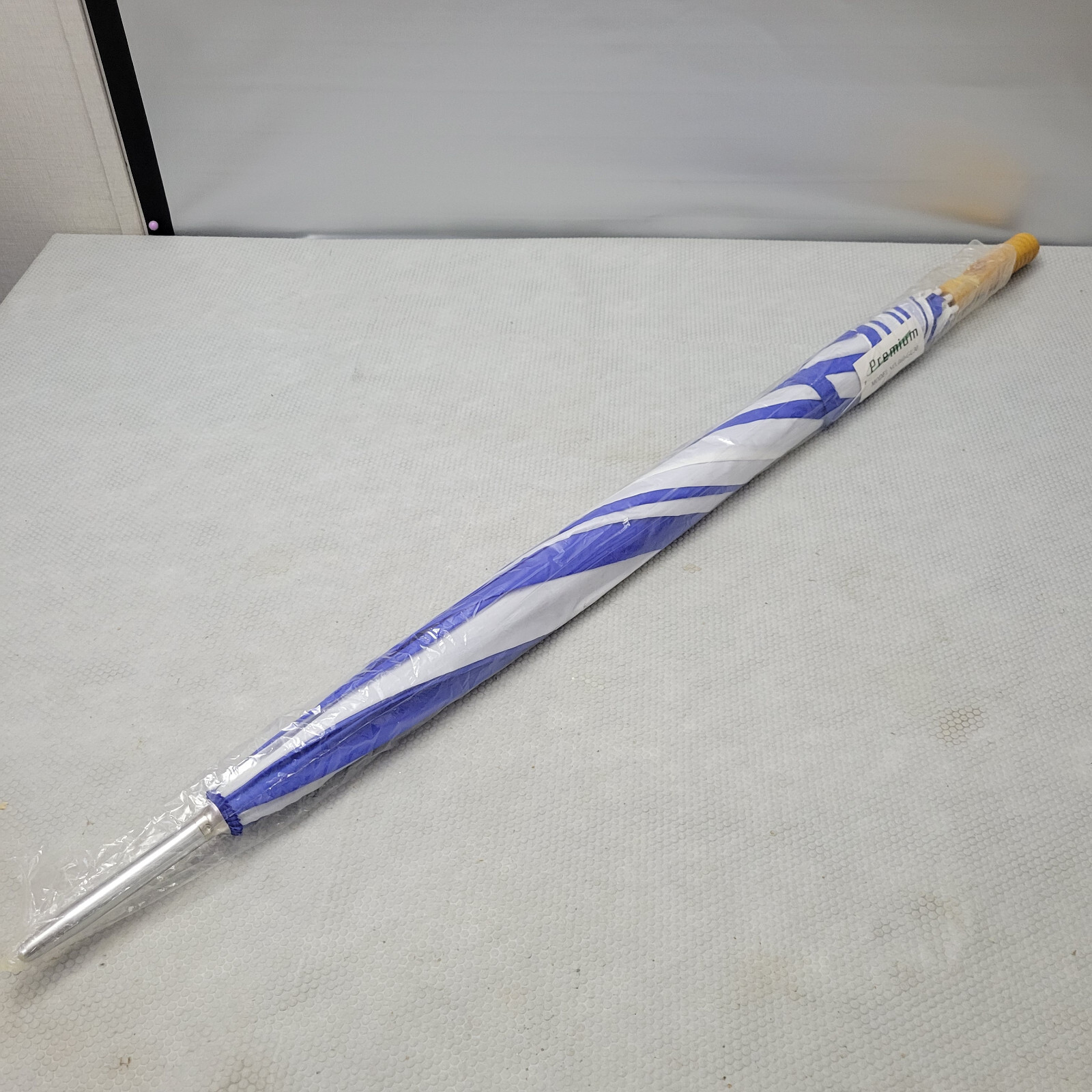 BLUE / WHITE PREMIUM BRAND RAIN UMBRELLA 060-GU30 MEN WOMENS