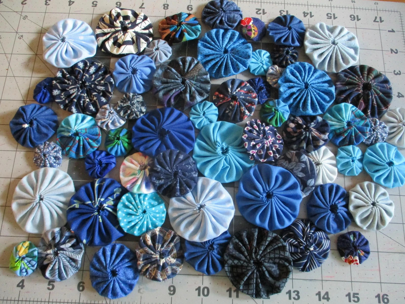 62  blue tone   assorted sizes vintage  fabric Quilt Applique Rosette Suffolk