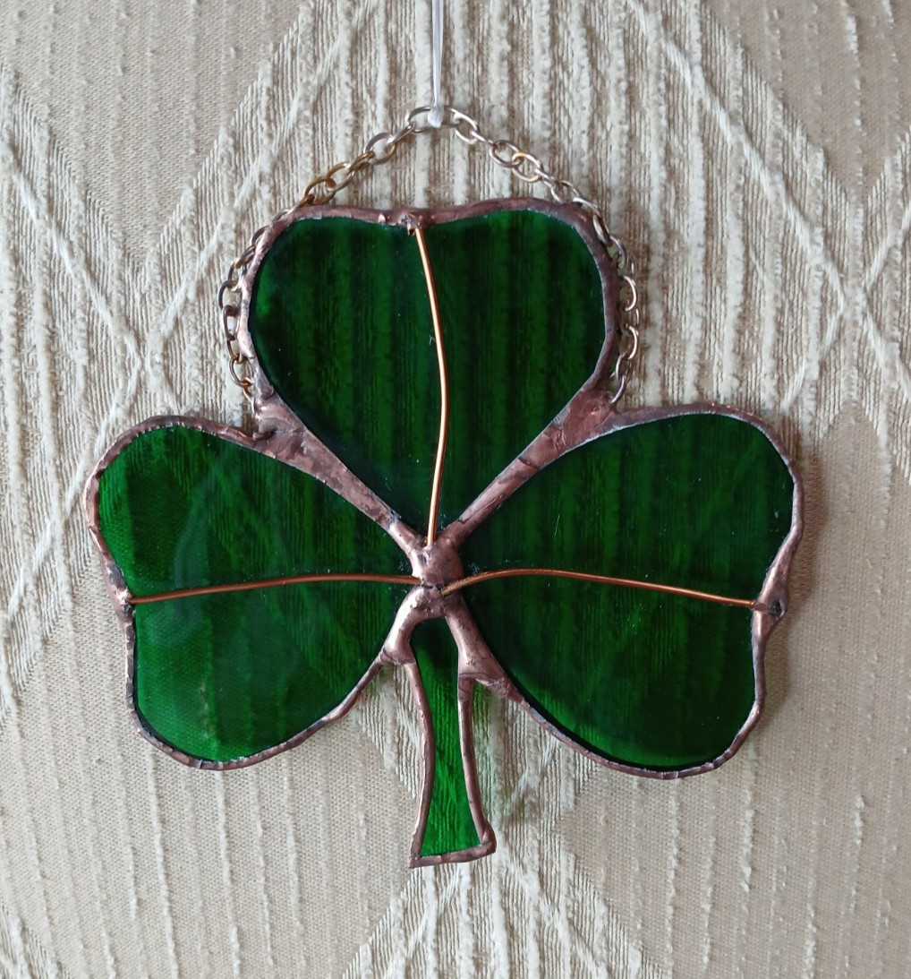 SHAMROCK .. stained glass ... green, copper ... translucent ... 4.5" x 4.5"