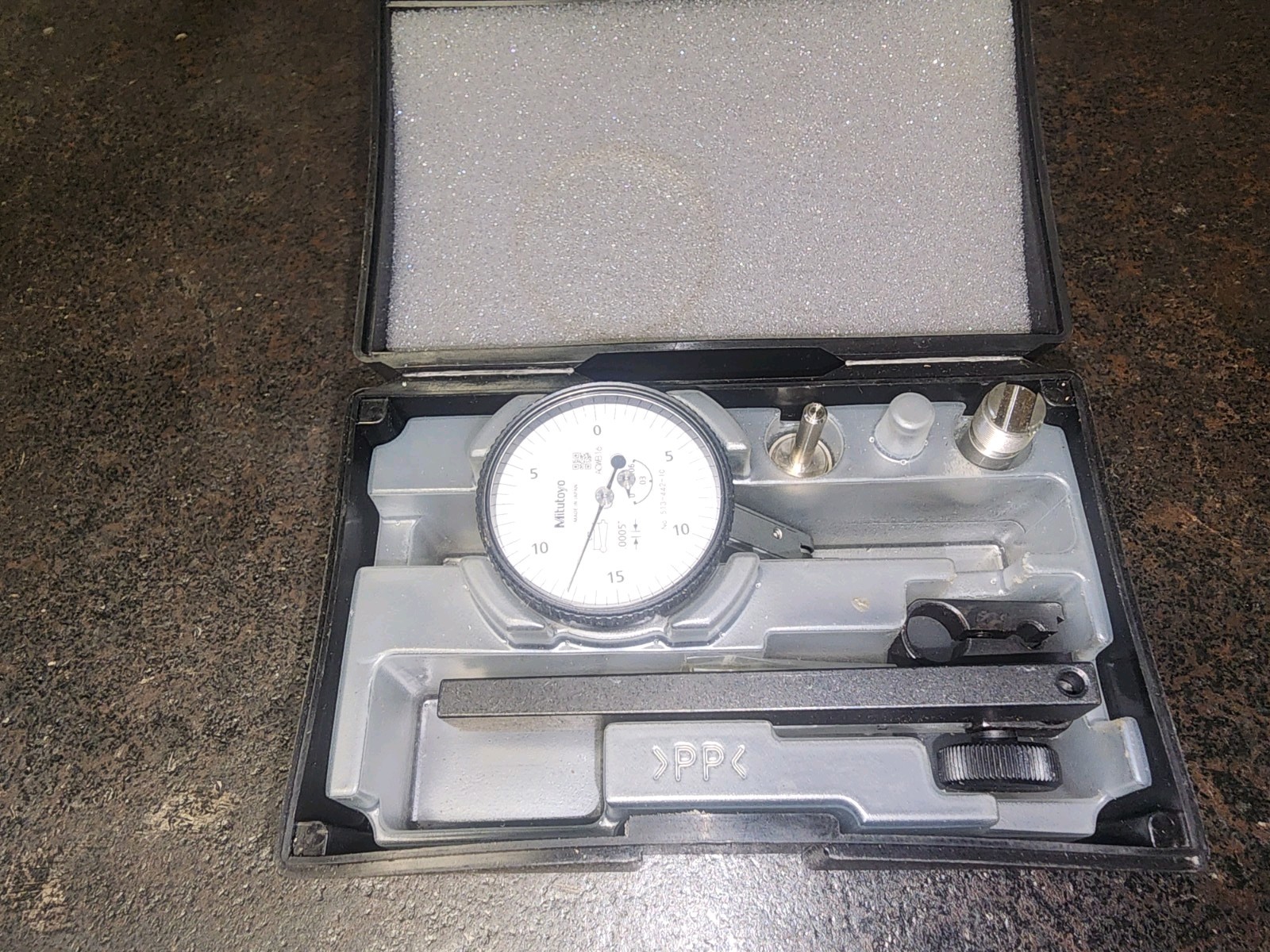 Mitutoyo Dial/Test Indicator .0005 Graduation .062 Travel 513-442-10T White Back