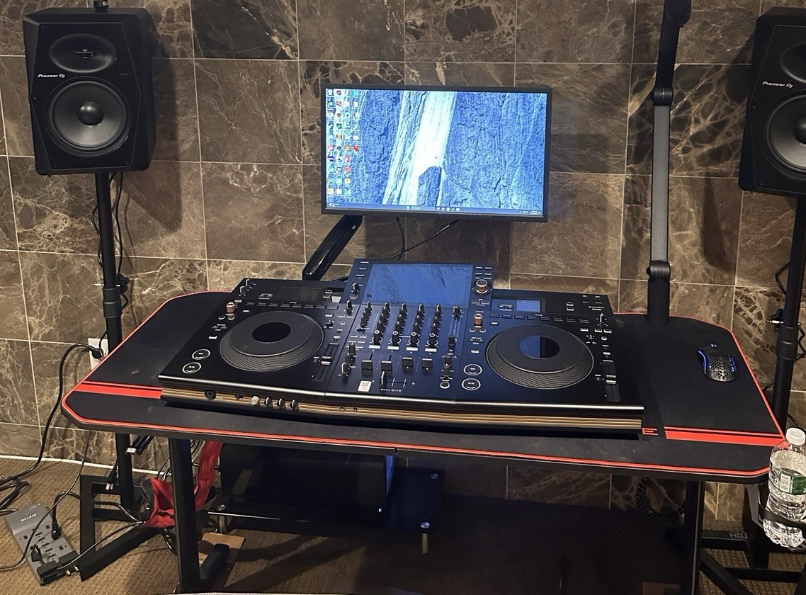 Pioneer DJ DM-80 Speakers with stands and XLR