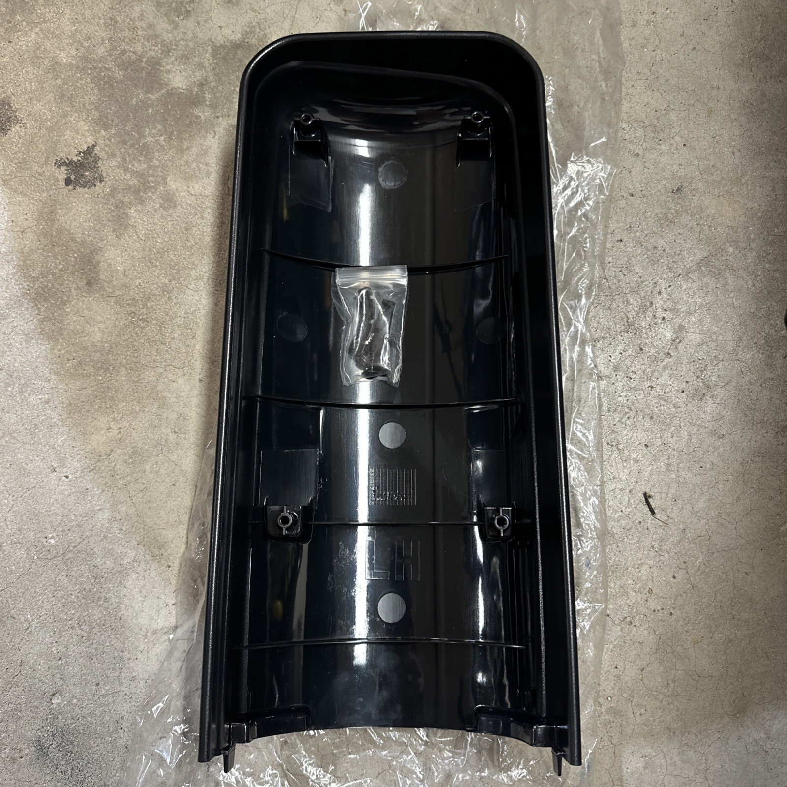 FREIGHTLINER TL28715 LEFT MIRROR COVER    A1