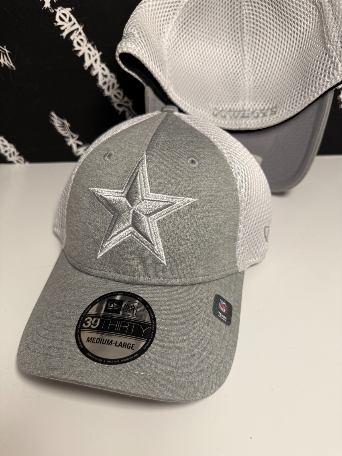 NWT New Era 39Thirty Dallas Cowboys Logo Gray Silver White Mesh Flex Hat MENS
