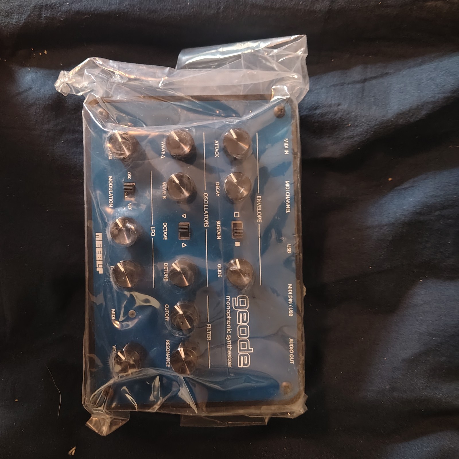 Meeblip Geode  Synthesizer
