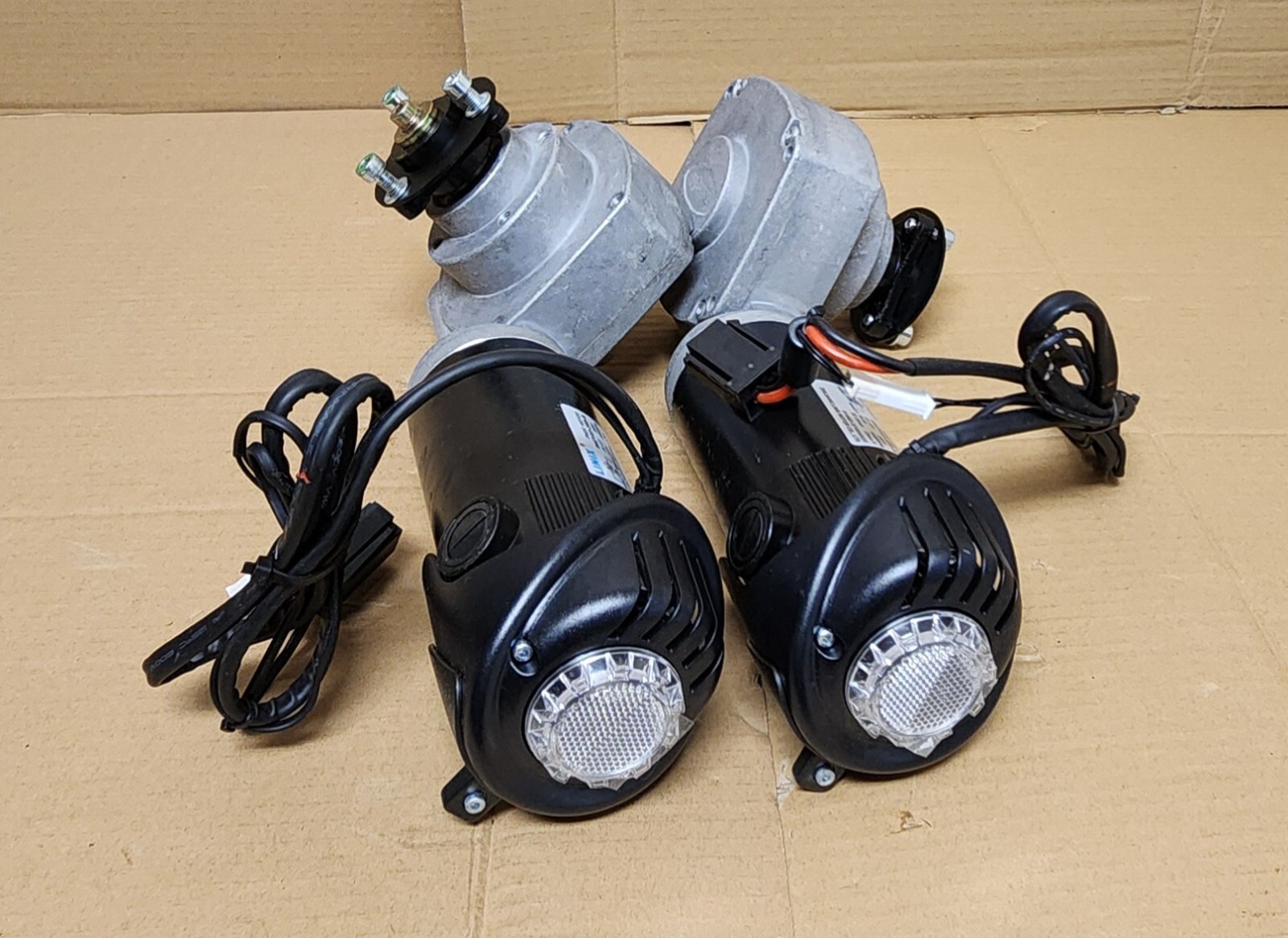 PAIR OF MOTORS FOR PERMOBIL M3 CORPUS. 313935/313934 *LOW HOURS OF USE*