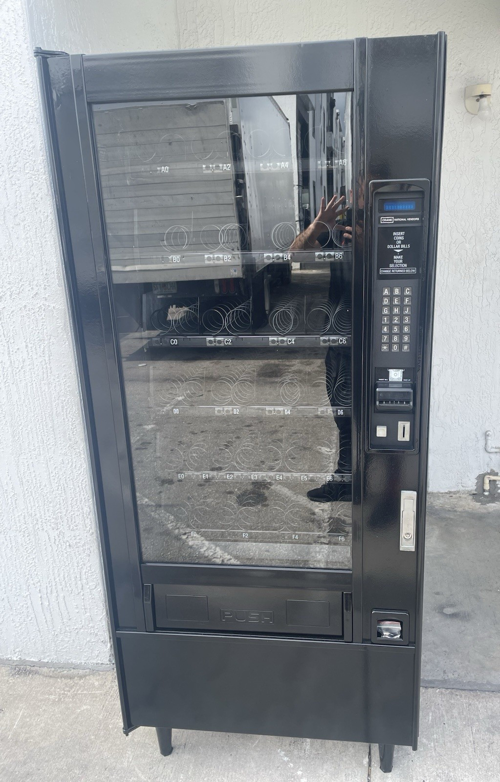 Crane 168 Snack Machine