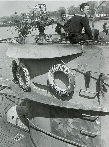 WW2 WWII Photo German Submarine U-124 Sports Trophies  World War Two / 7292