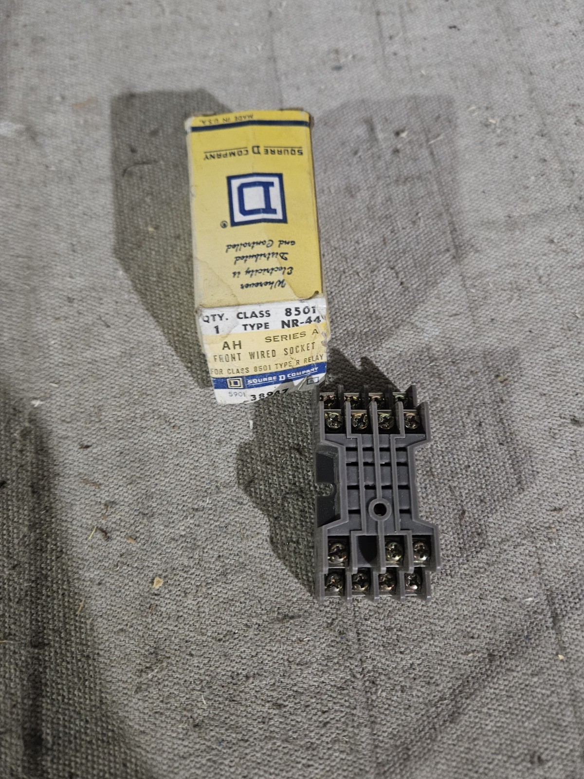SQUARE D Class 8501, Type NR-44, SERIES A, FRONT WIRED SOCKET