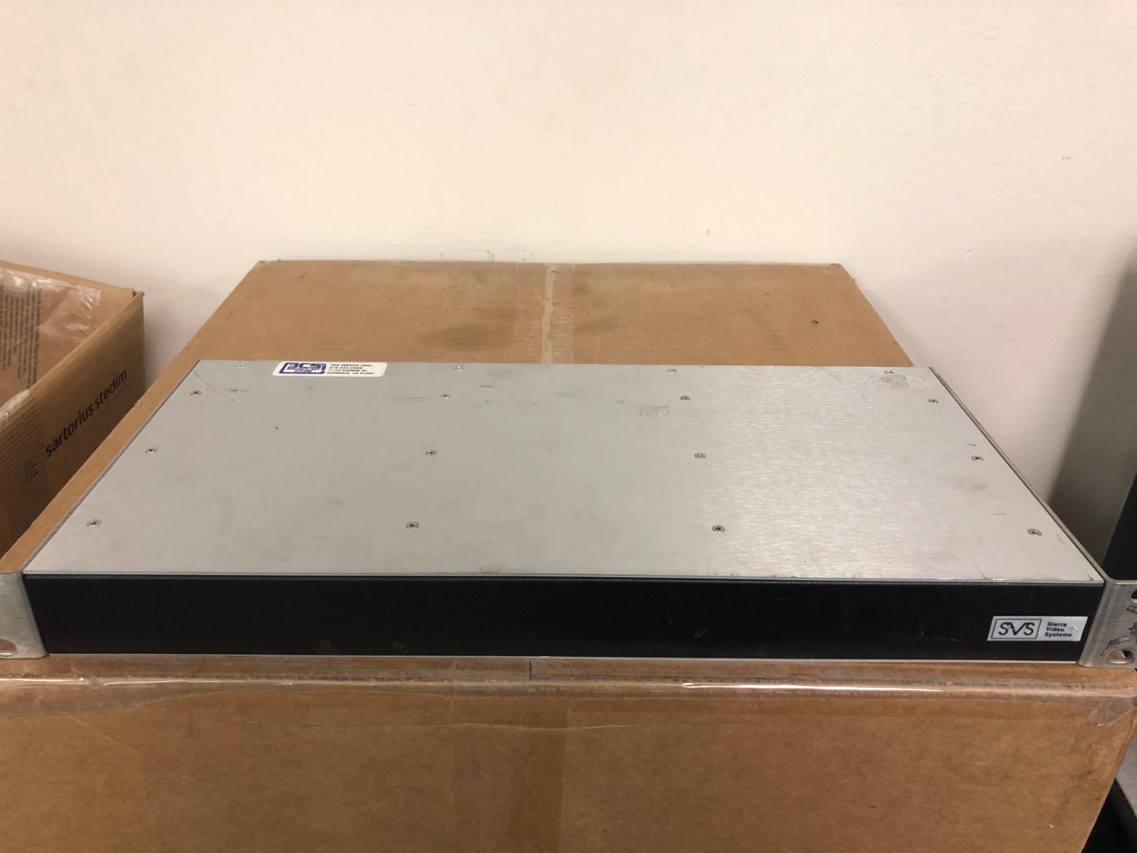 SVS Sierra Video Systems 801014 Component Video Distribution Amplifier