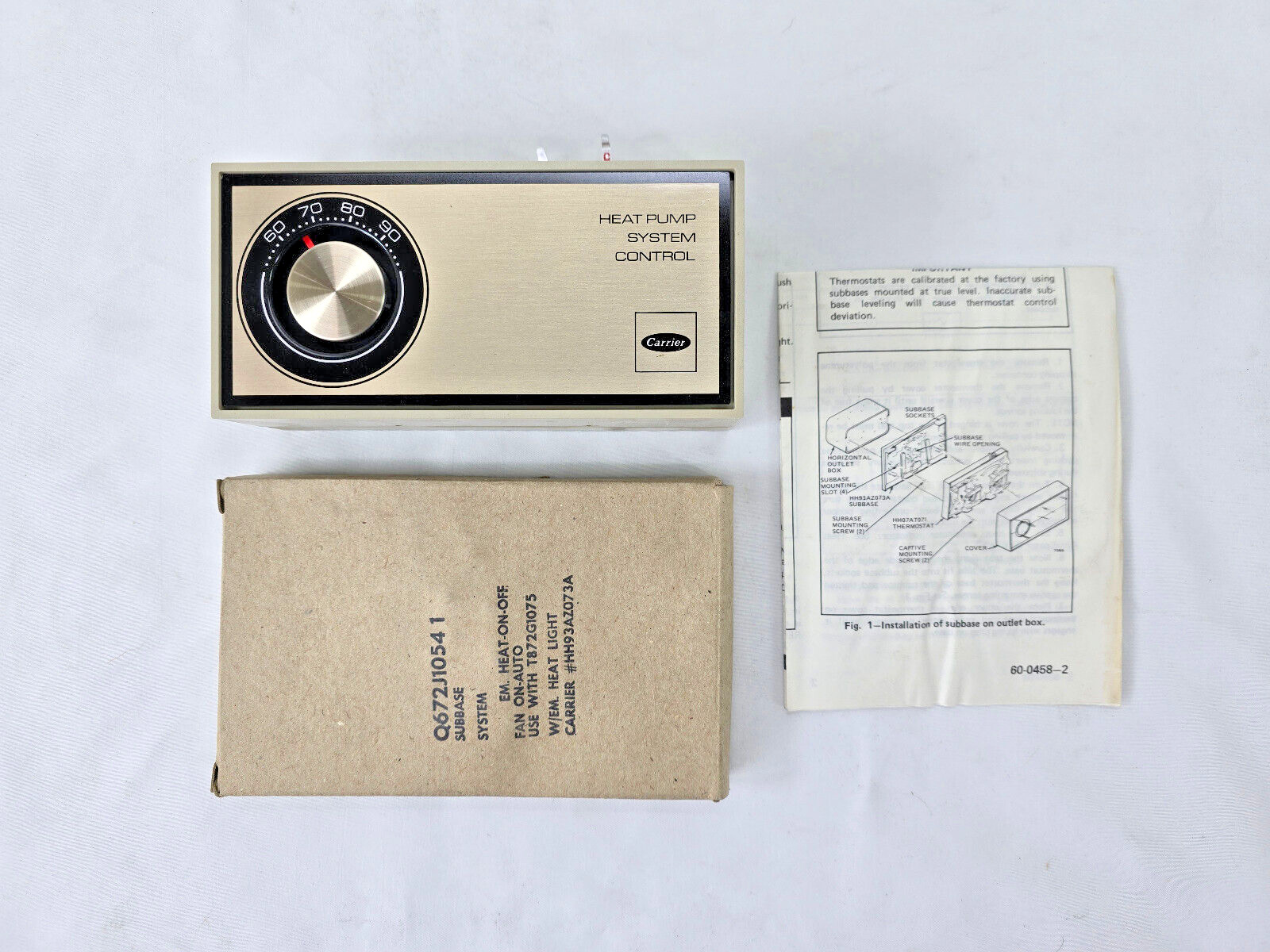 Carrier / Honeywell H07AT071 Heat Pump Thermostat w/ Q672J1054 Subbase