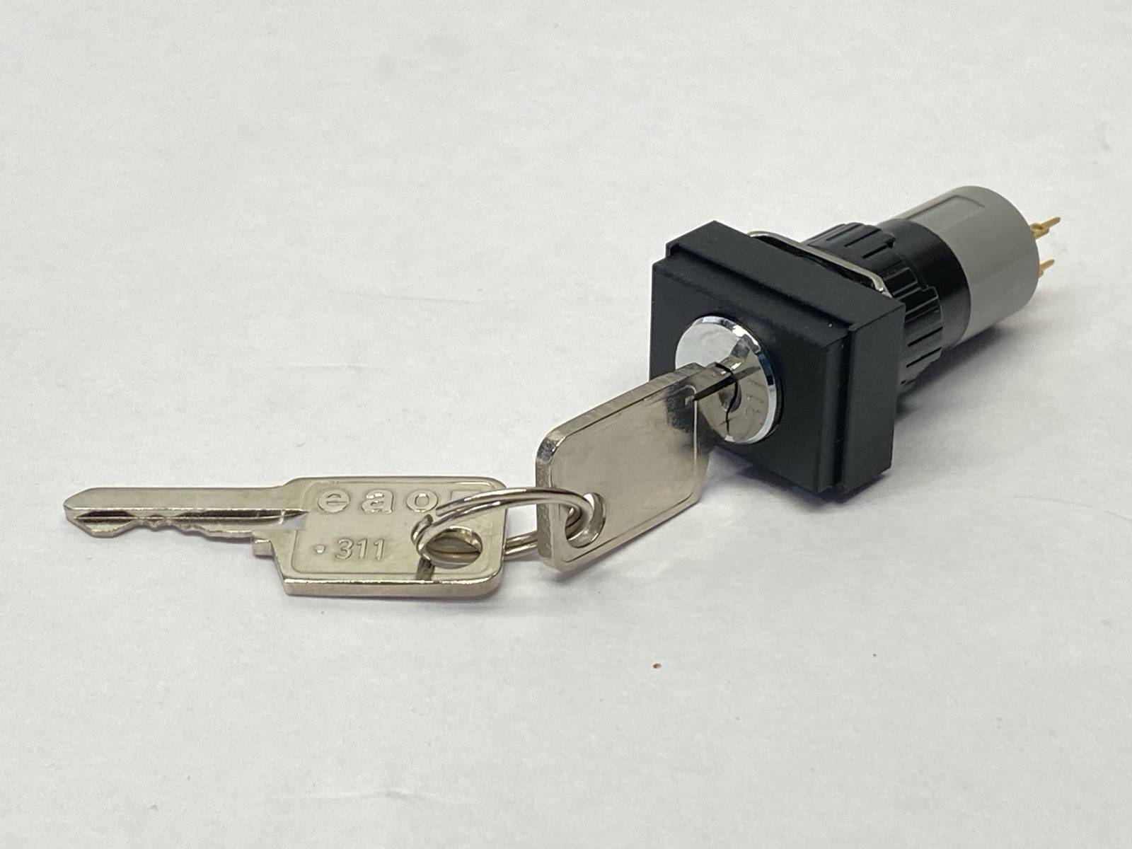 Eaon 51-428.036D Keyed Switch Spring Return 2-Position 100mA 42V