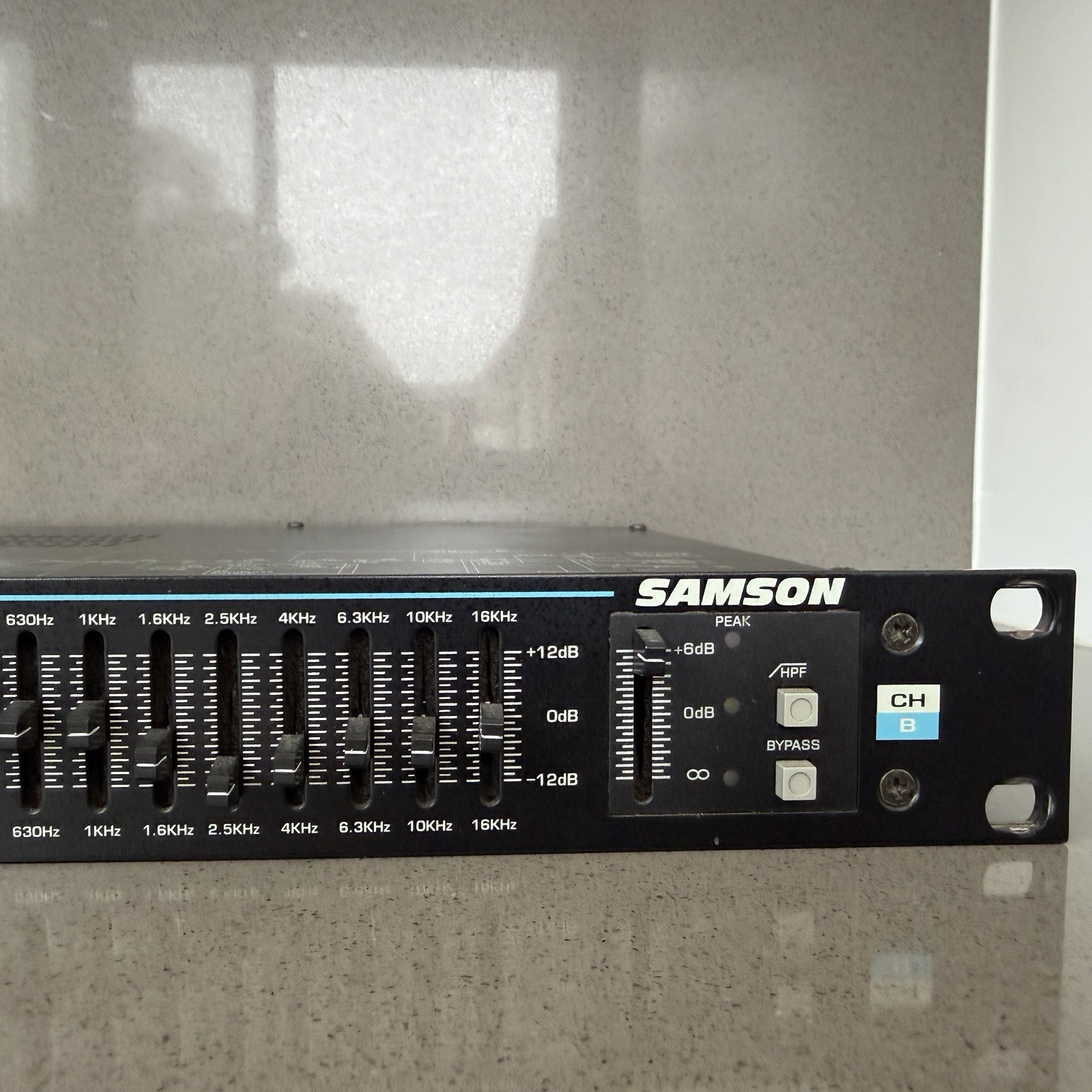 Samson E30i Dual 15 Band Graphic Equalizer Constant Q Rack Mount EQ XLR 1/4”