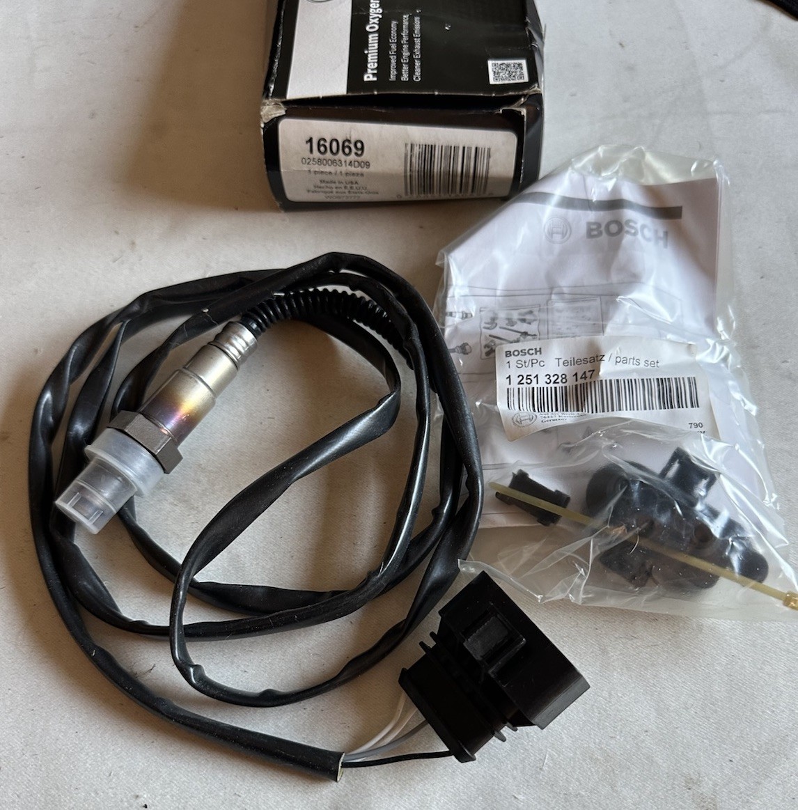 Bosch Oxygen Sensor 16069 fit Audi Volkswagen A4 A4 Quattro A6 A6 Quattro 00-05