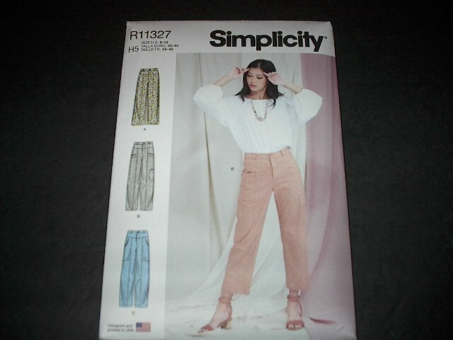 Simplicity Pattern 9471 Misses' Chic Button Closure Pants in 3 Styles 6 ~ 14 Unc