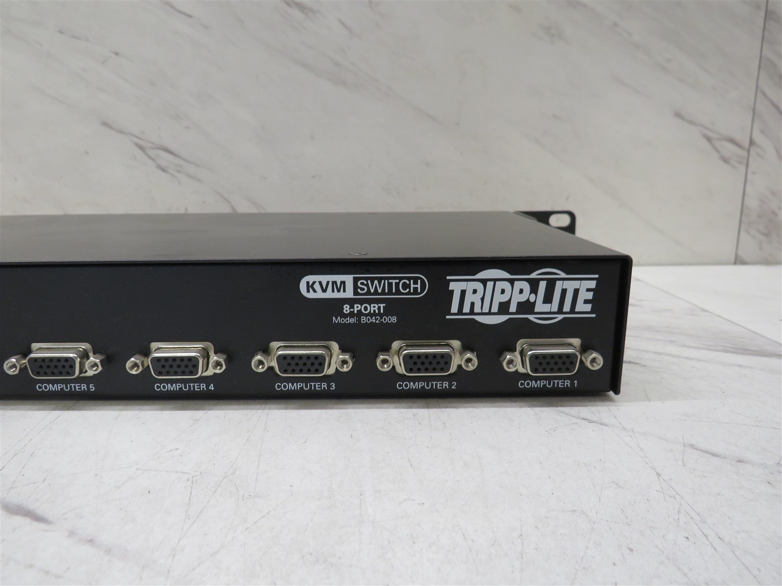 Tripp Lite NetController 8-Port Rack-Mountable KVM Switch USB-PS/2 B042-008