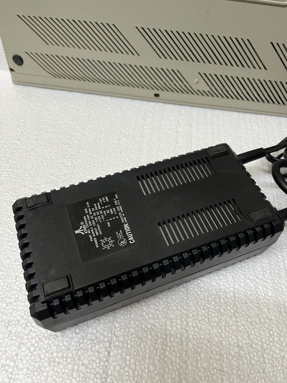 atari 520 st computer & Power Supply Powers On
