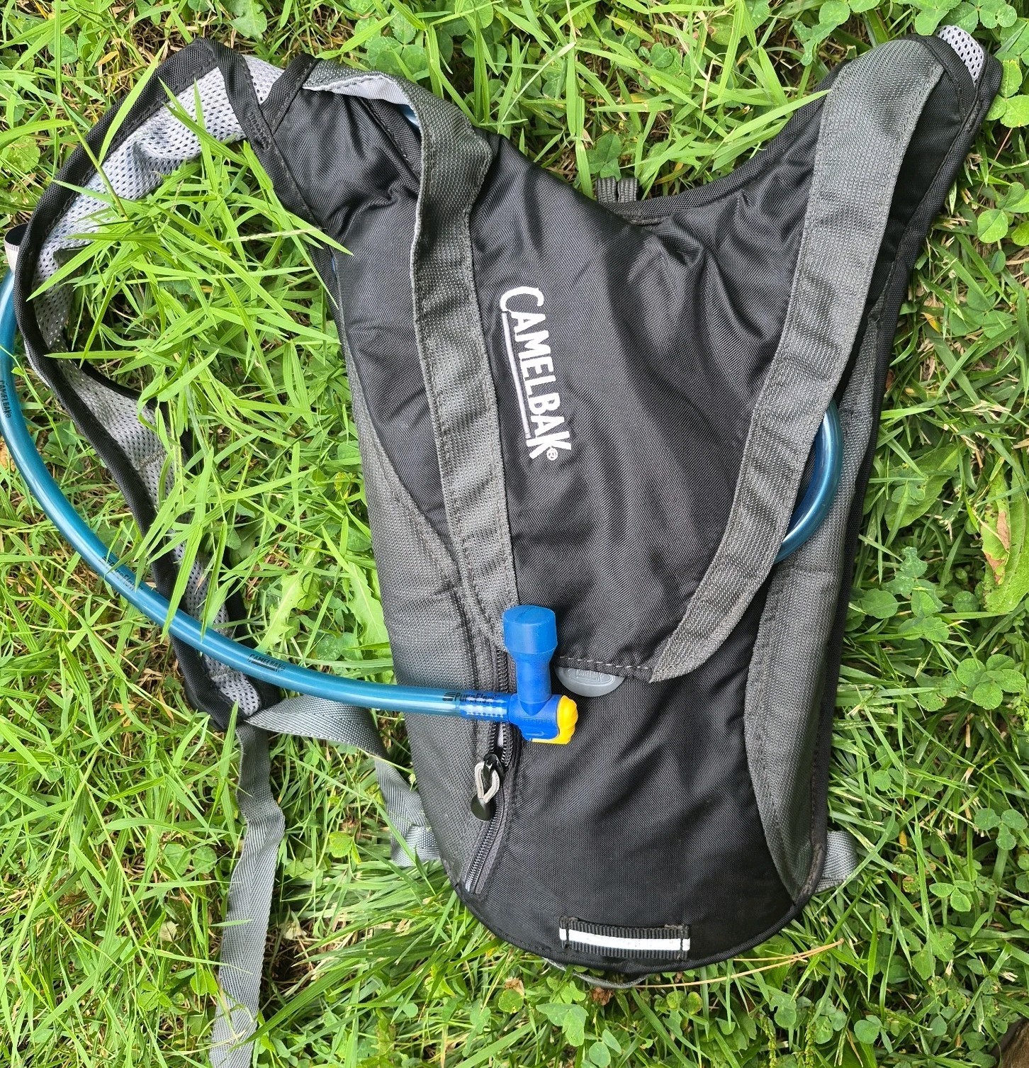 CamelBak HydroBak Hydration Pack 50oz 1.5L Black Gray Cycling Daypack Used Works