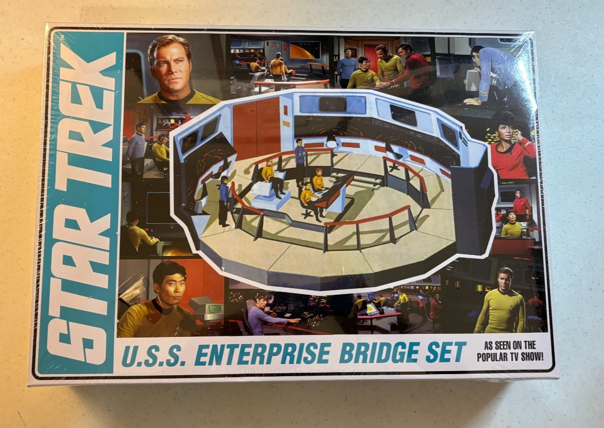 AMT Star Trek U.S.S. Enterprise Bridge 1:32 Scale Model Kit - Sealed