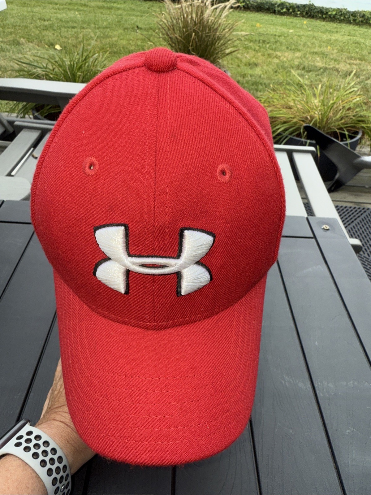 Under Armour Youth XS/SM Hat Cap with White outline Black Logo on Red EUC