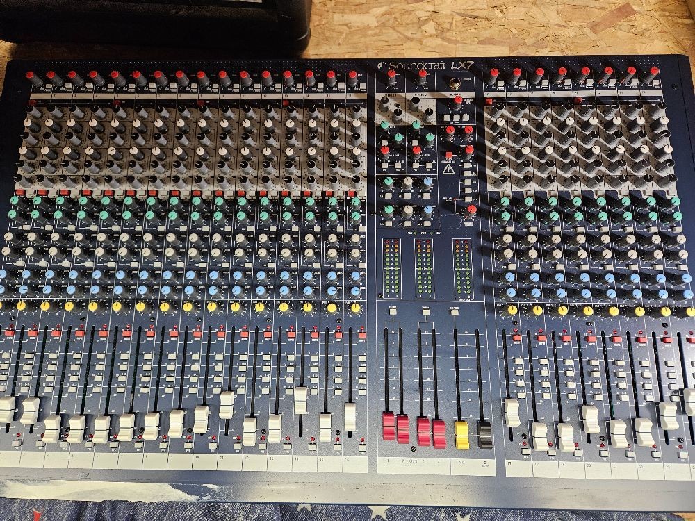 SOUNDCRAFT XL7II 24 CHANNEL