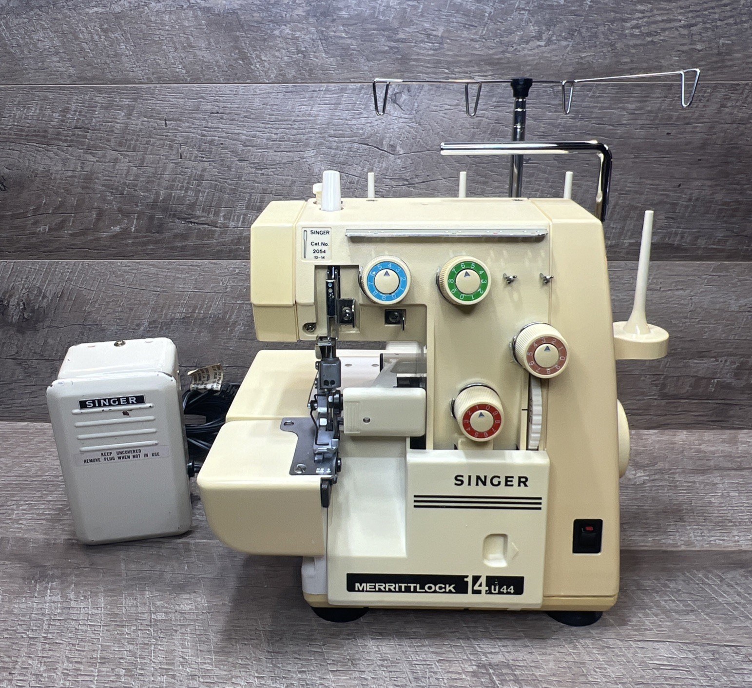 Vintage Singer Merrittlock 14U44B Serger Sewing Machine w/ Pedal - Works GREAT!