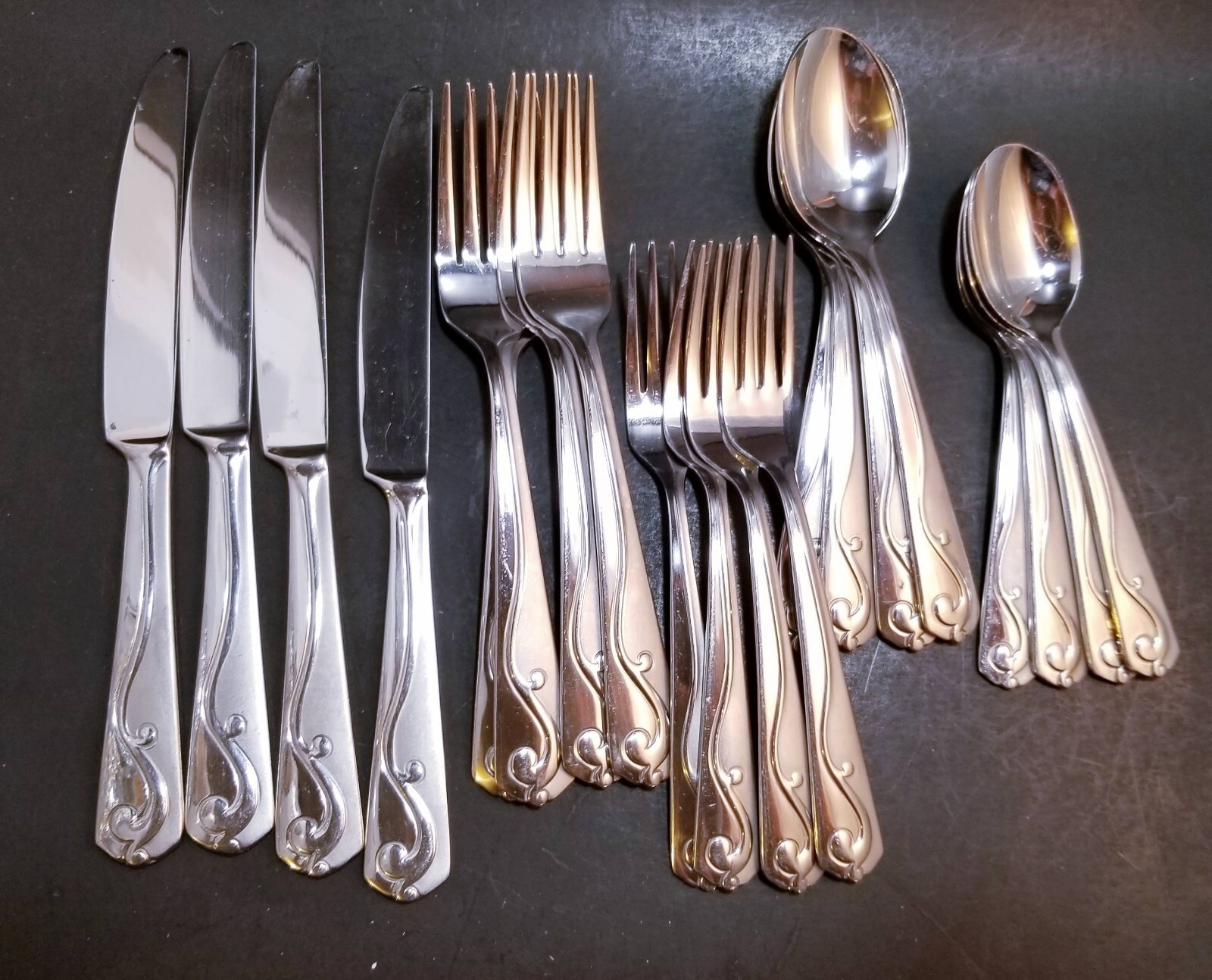 Oneida Wave stainless steel flatware Frosted/Glossy Wave 20 pc service for 4