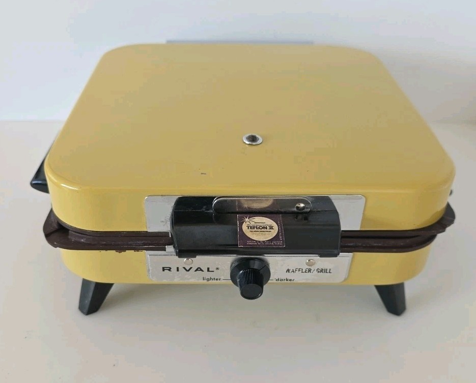 VTG Rival MCM Waffle Maker Grill 90 Reversible Plates Harvest Gold Yellow WORKS
