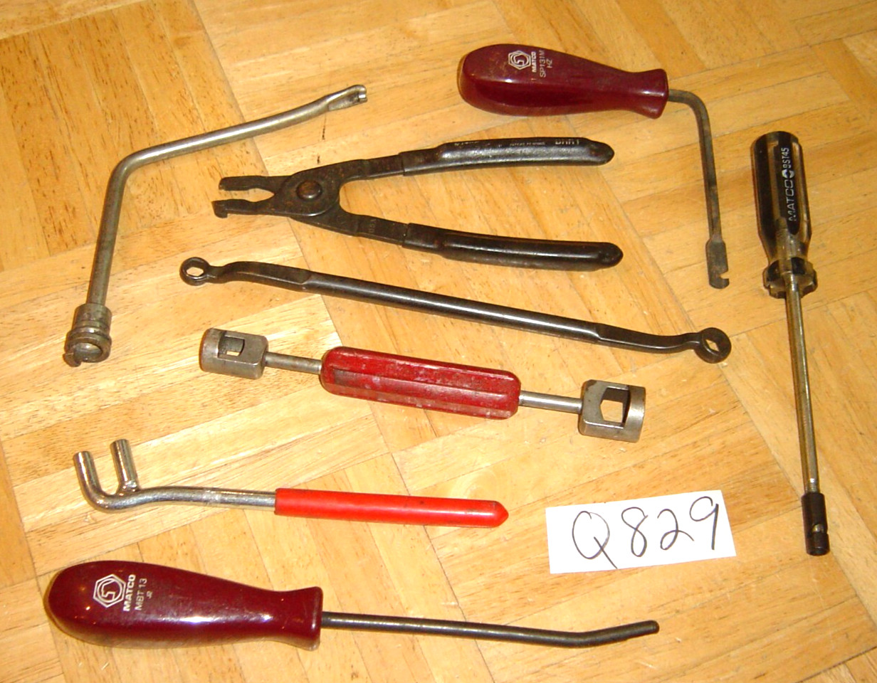 MATCO TOOLS 8 PIECE ASSORTED BRAKE TOOLS BLEEDER & SPRING & INSTALLER & RETAINER