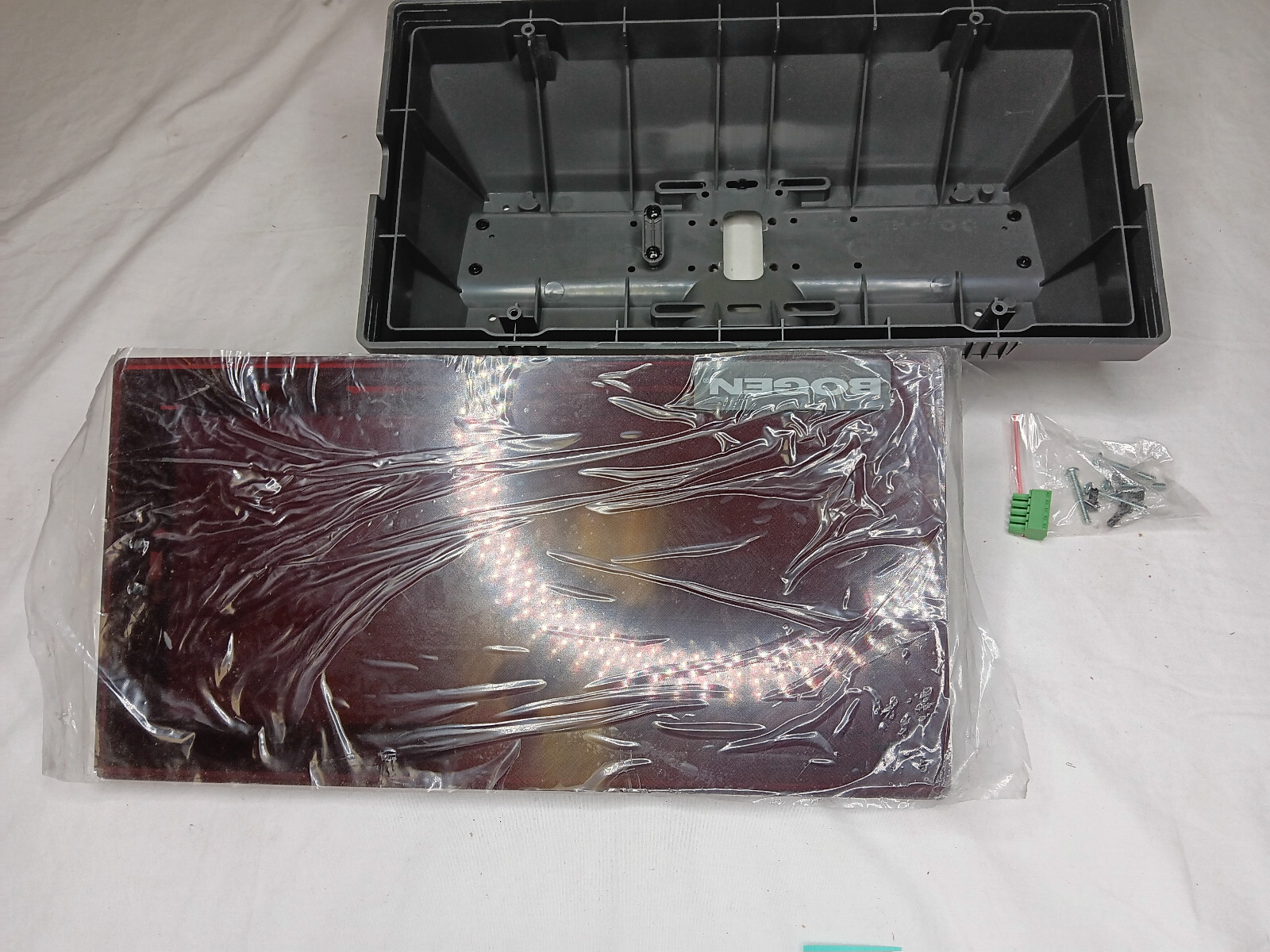 Bogen BCBD-32S-404-1R Clock *Wrong Box*