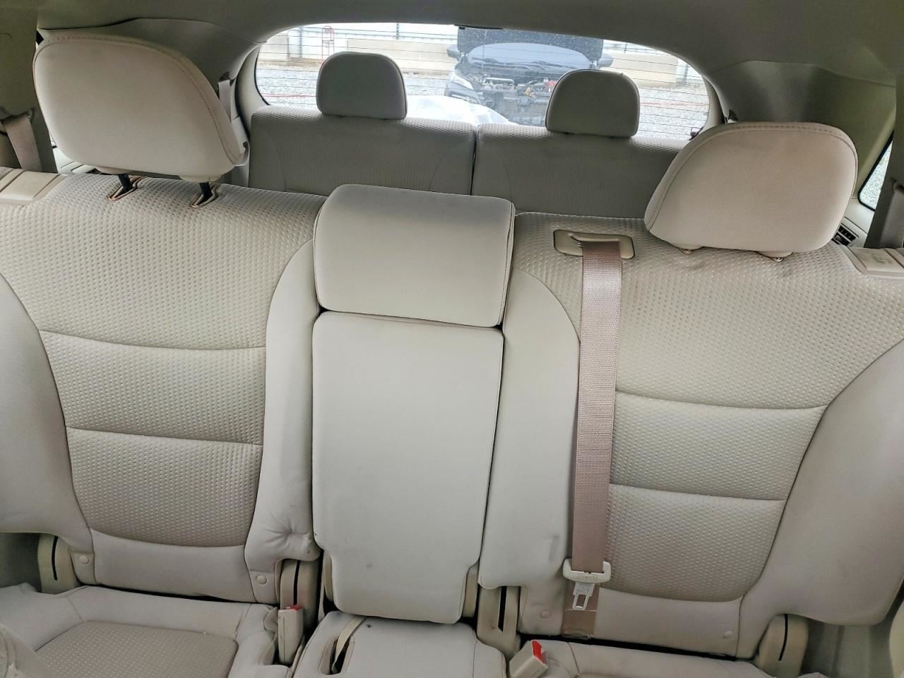 SORENTO 2011 Glove Box 5050733