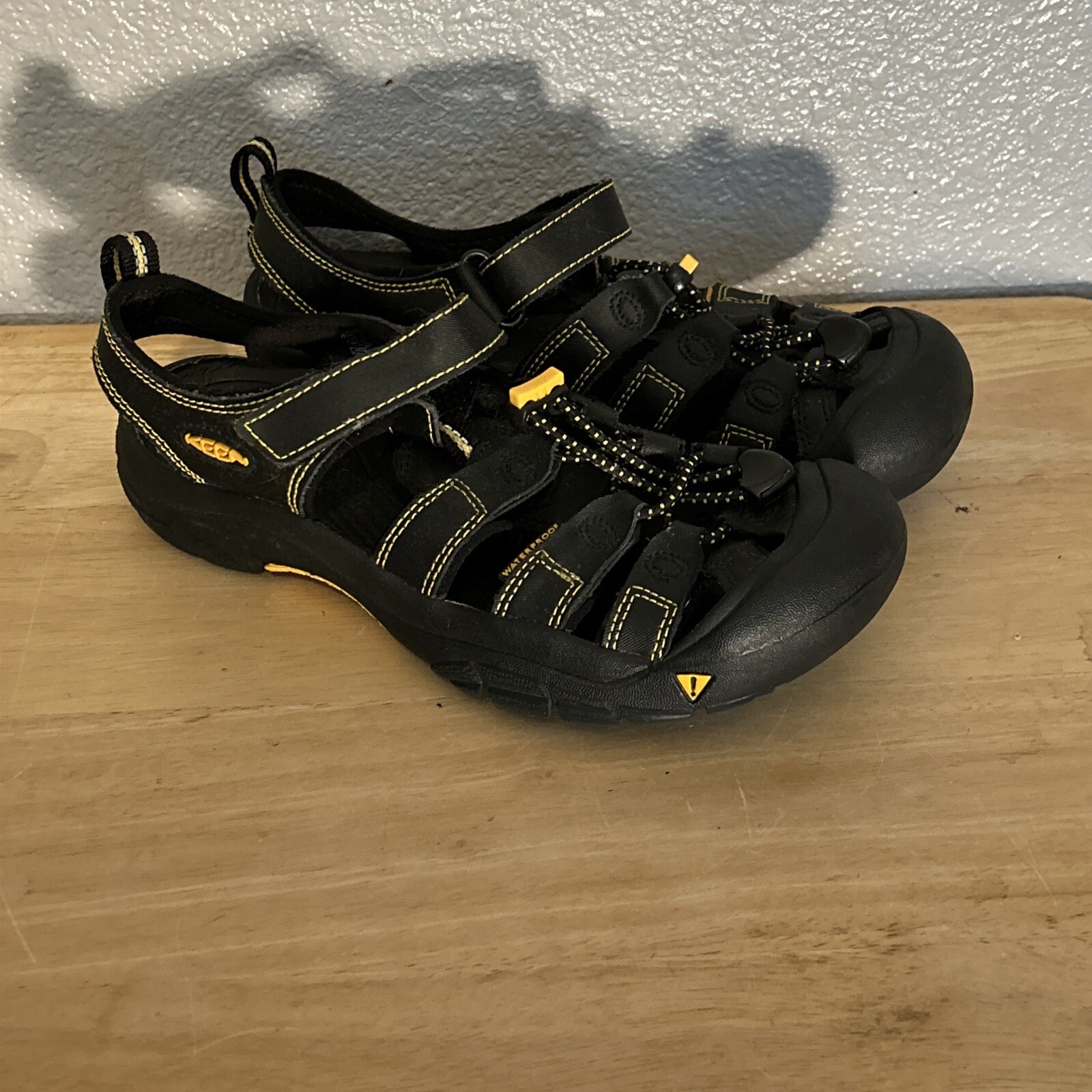Keen Newport H2 Athletic Sport Sandals Waterproof Shoes Mens Size 5 Black
