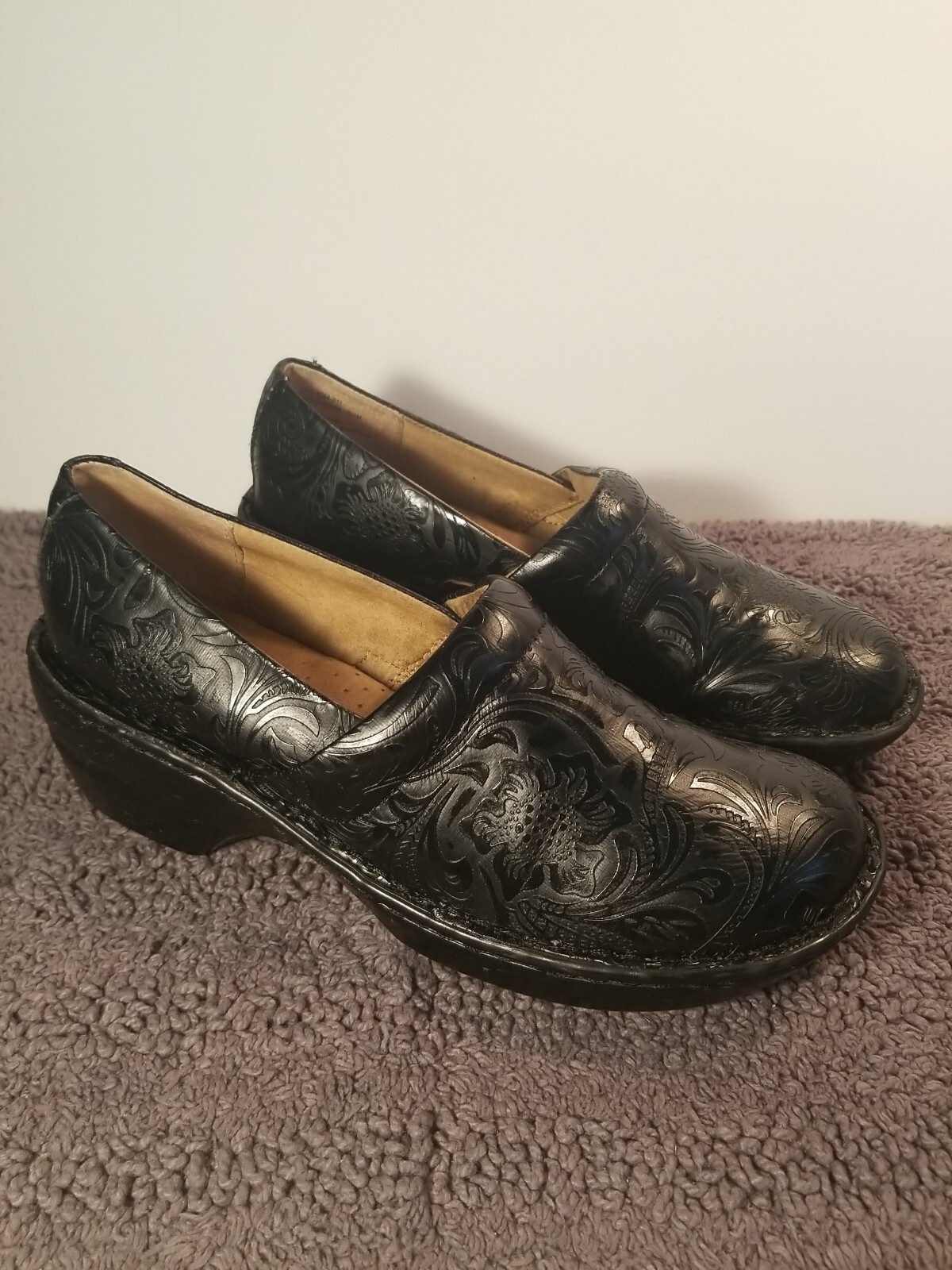 Bass Women's Sheena Black Tooled Vegan Leather Comfort Clog Size 8.5M